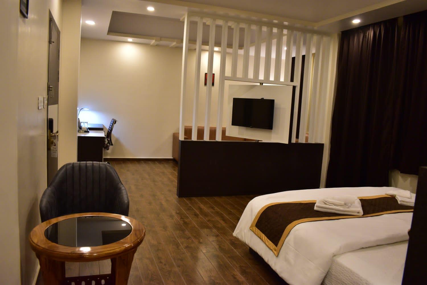 Suite with Mountain View - Photo 2