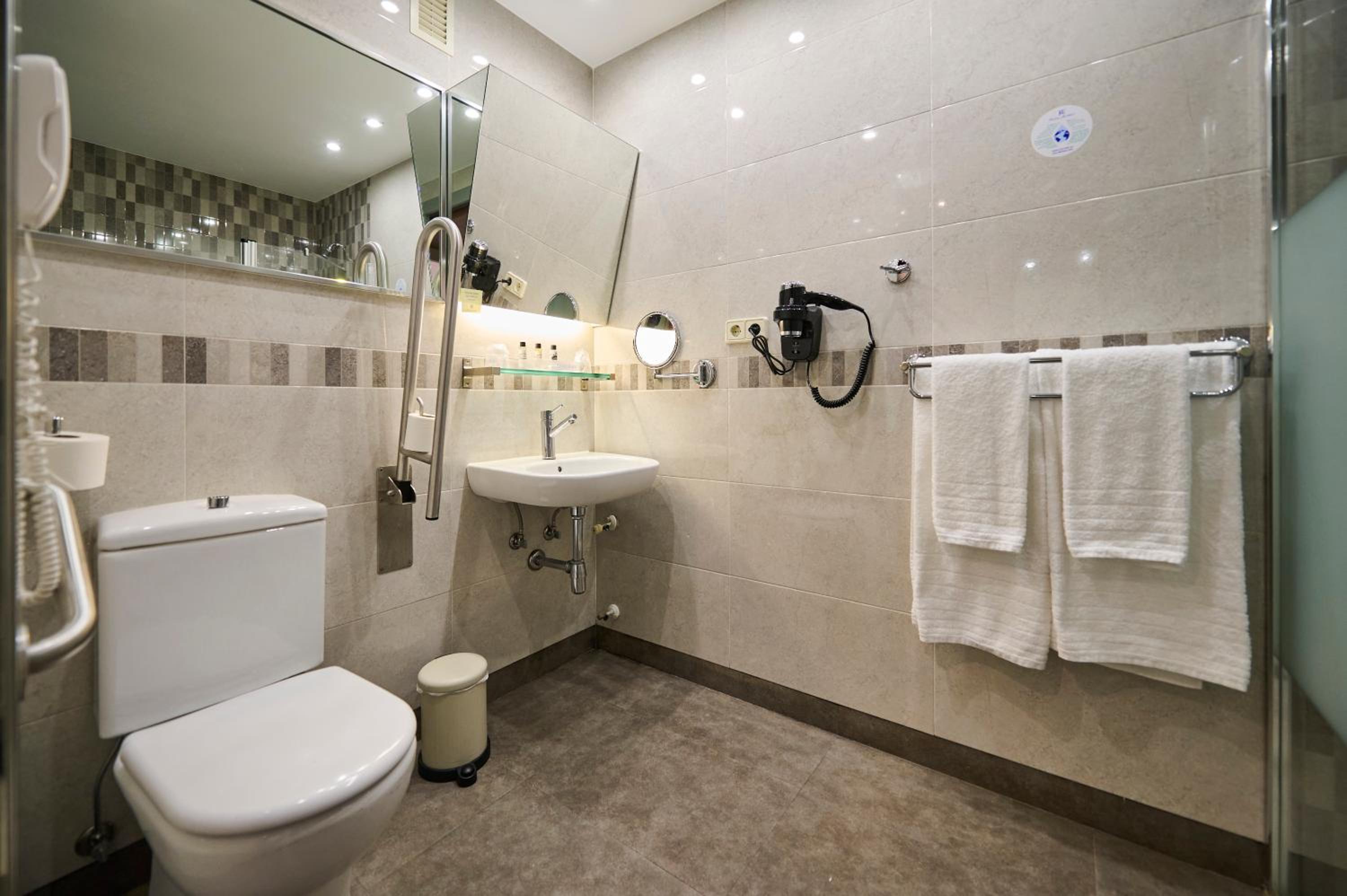 Double or Twin Room - Disability Access photo 2