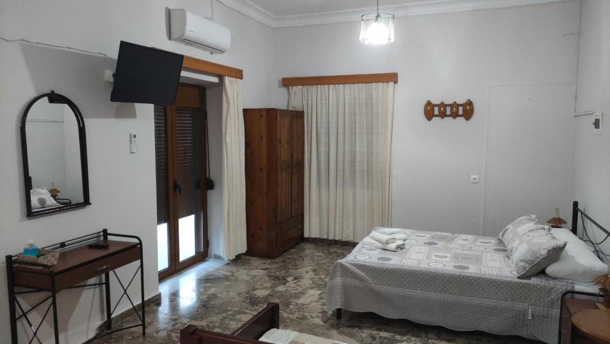 Family Room with Terrace - Photo 2