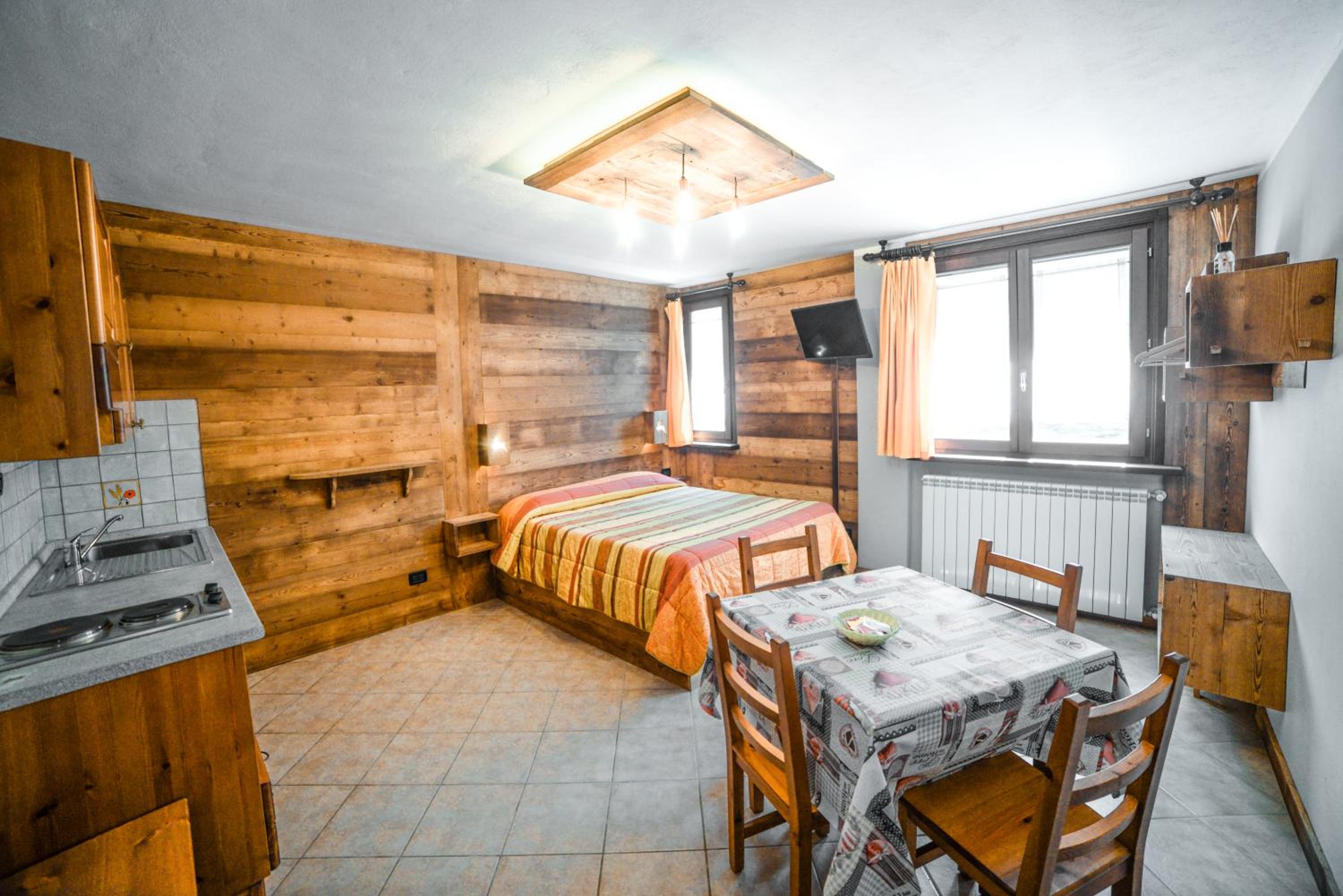 Studio (2 Adults) - Photo 1