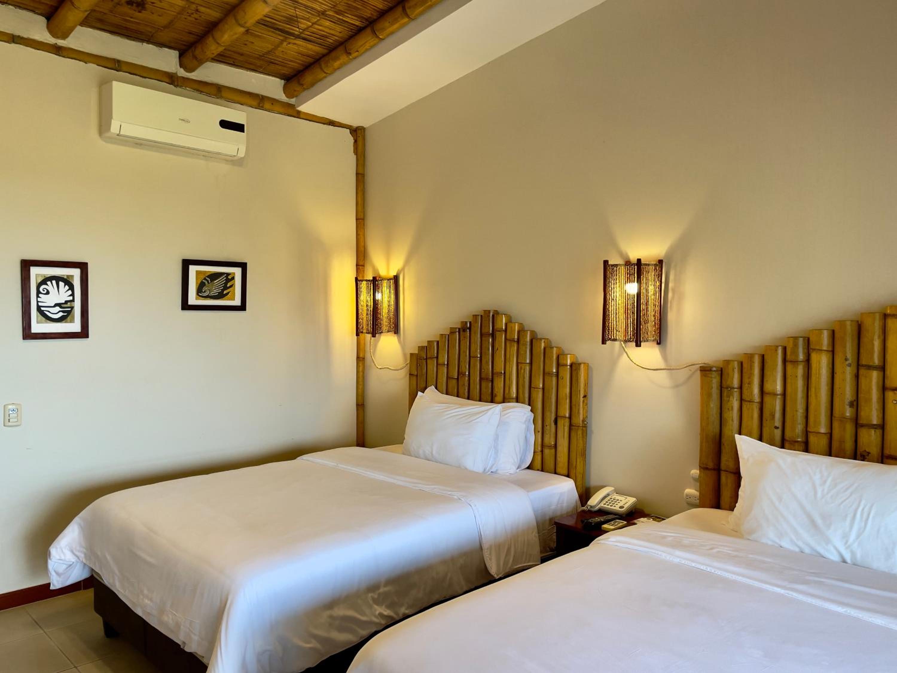 Deluxe Twin Room photo 3