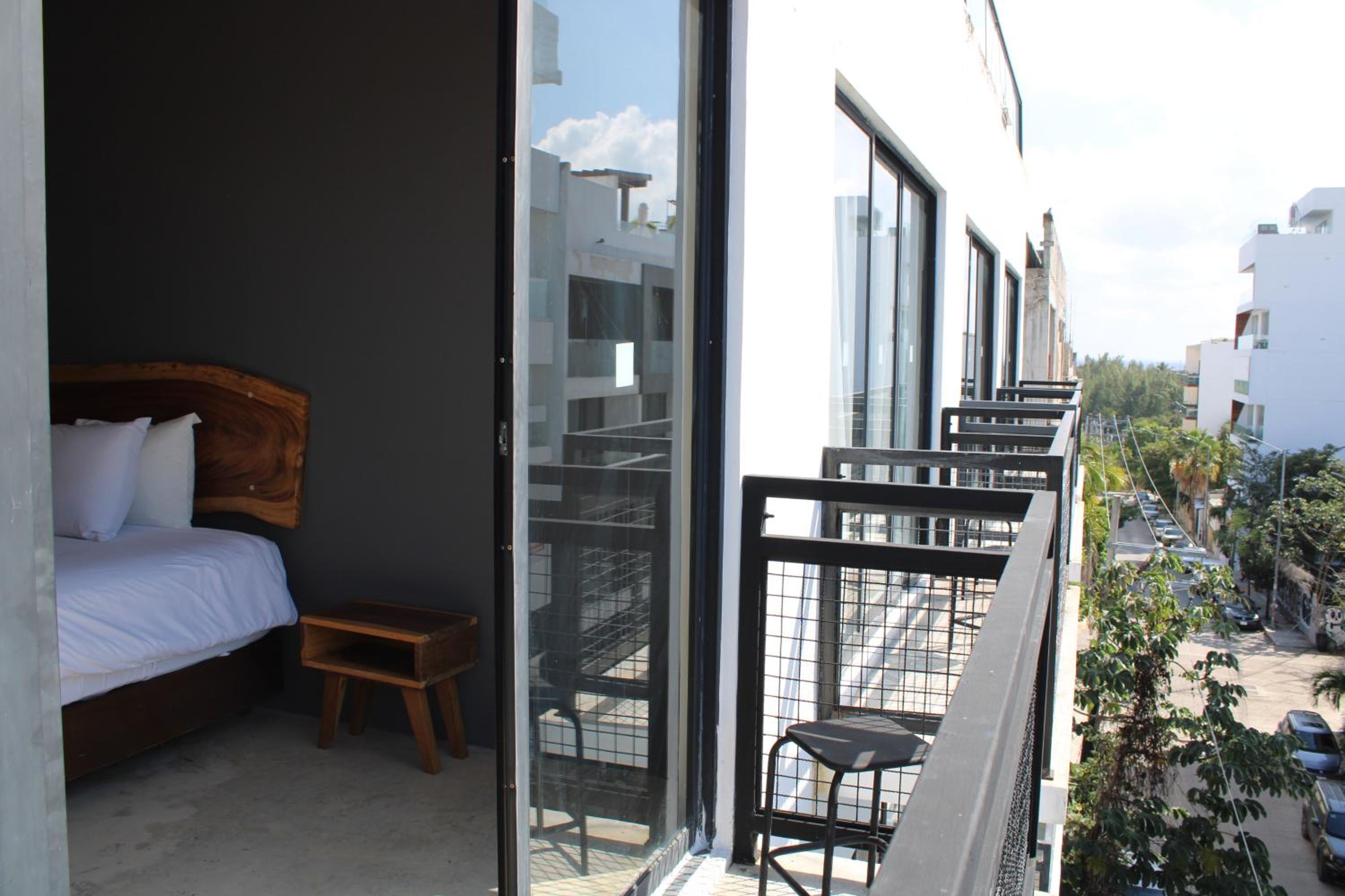 Deluxe King Room with Balcony - Photo 2