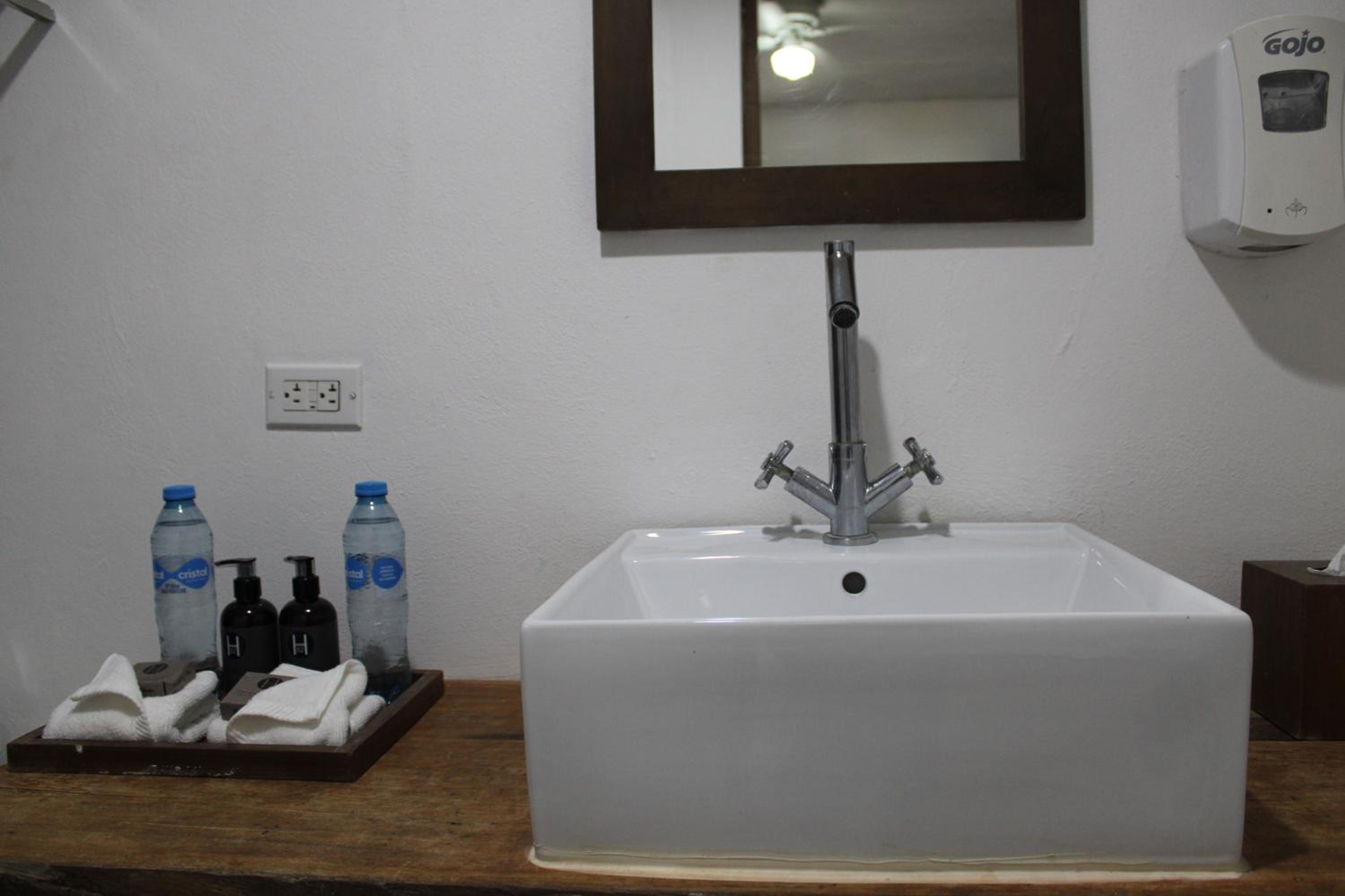 Standard Double Room - Photo 5