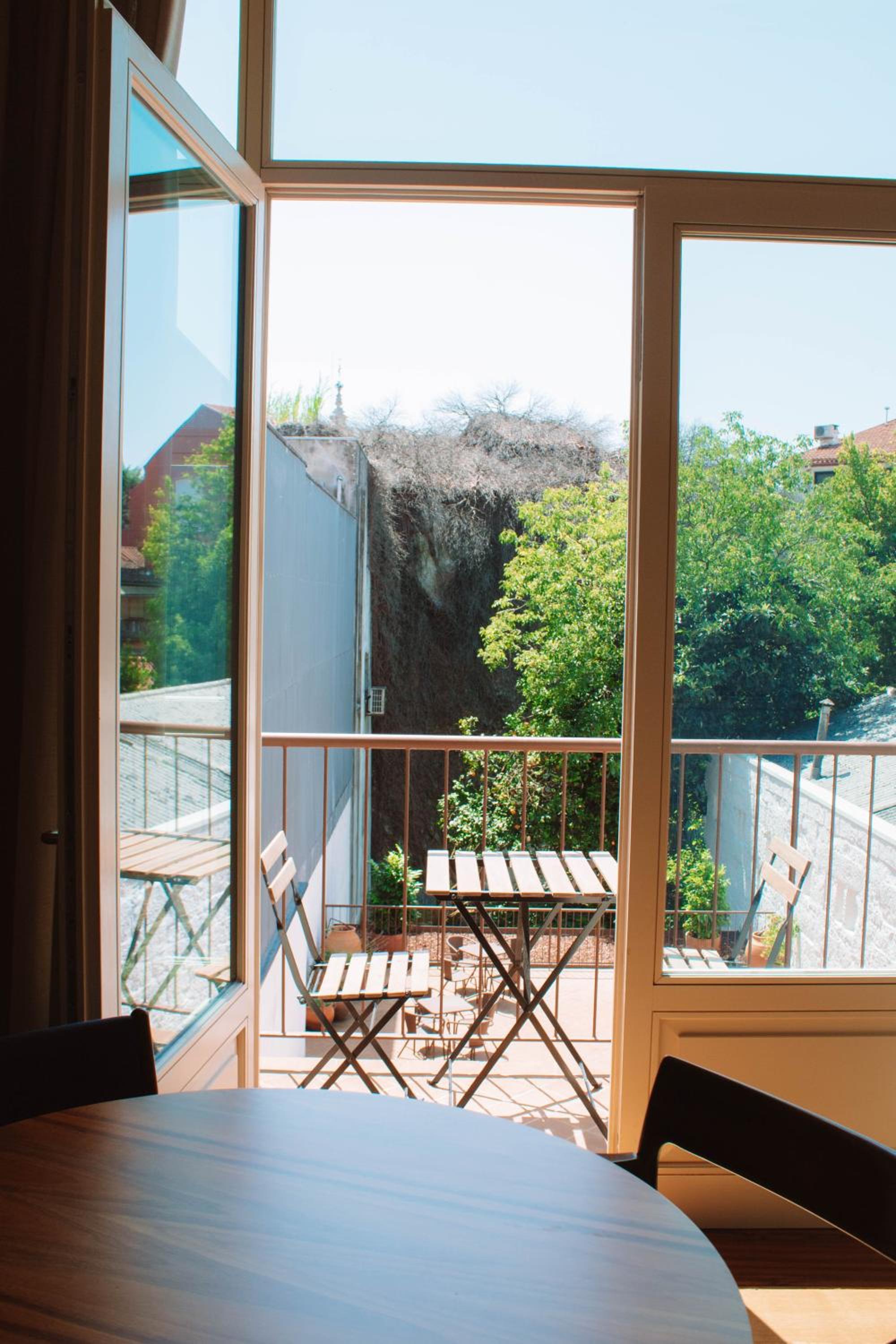 Apartment with Balcony - Photo 27