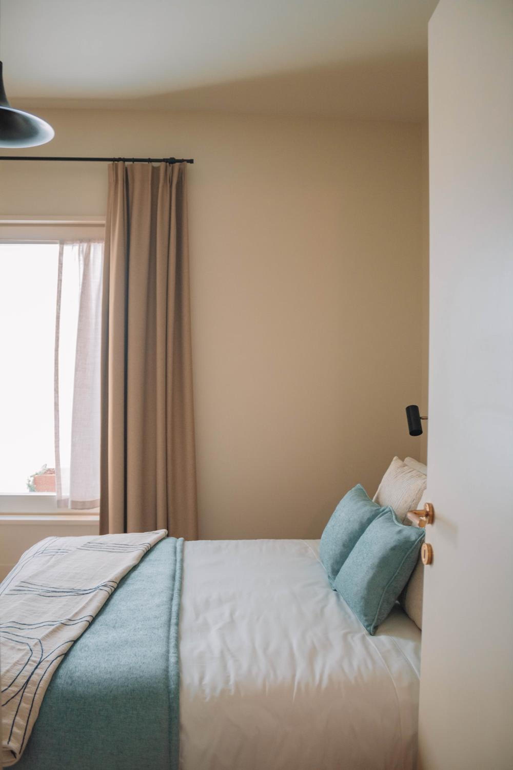 Apartment with Balcony - Photo 9