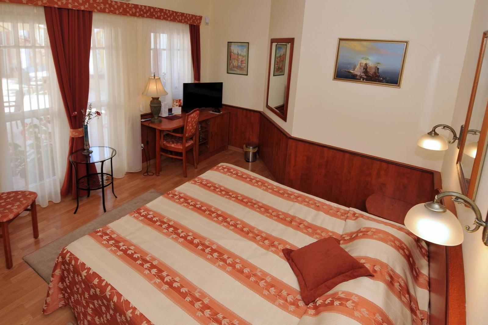 Double or Twin Room - Photo 1
