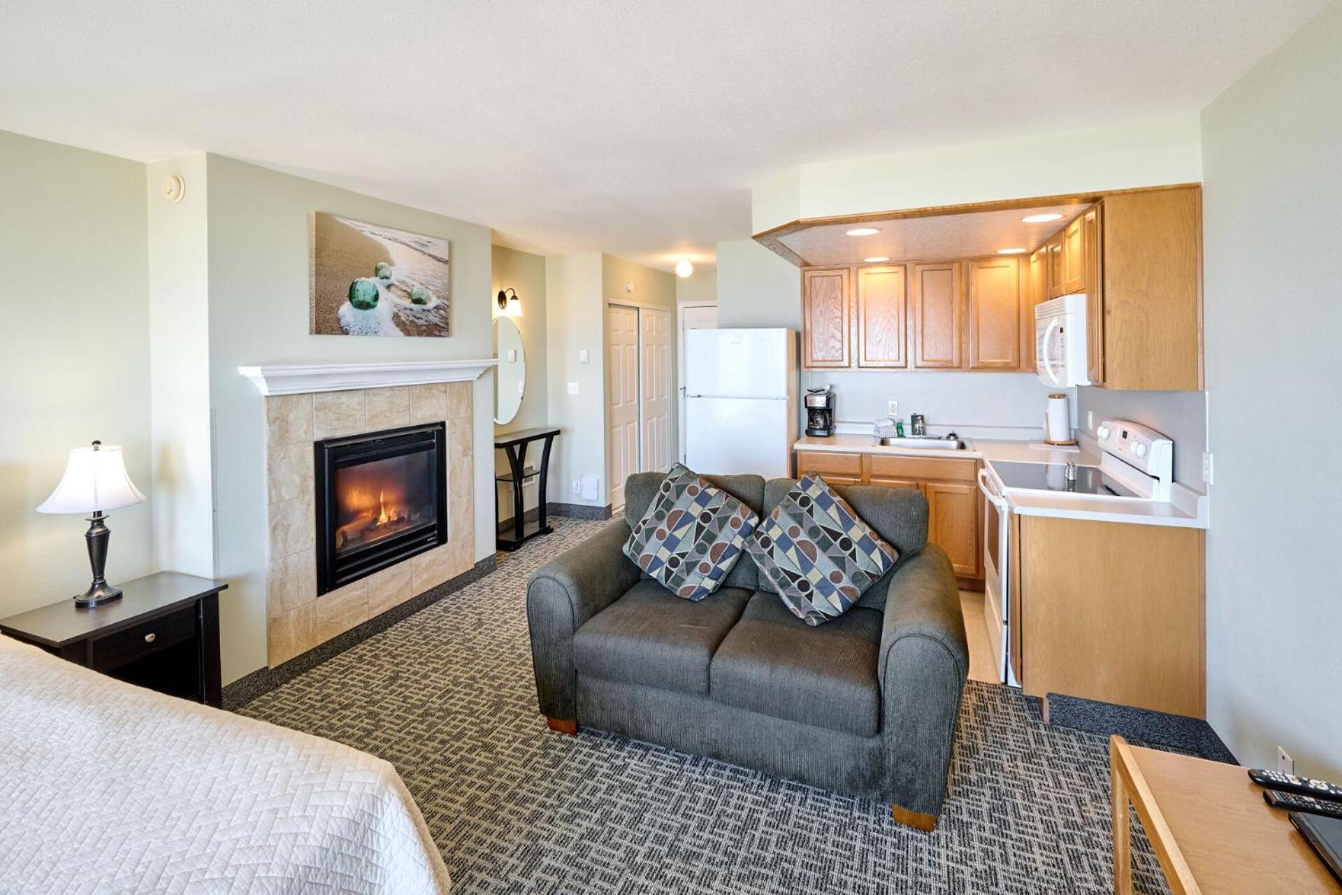 Oceanfront Fireplace Studio - Ground Floor