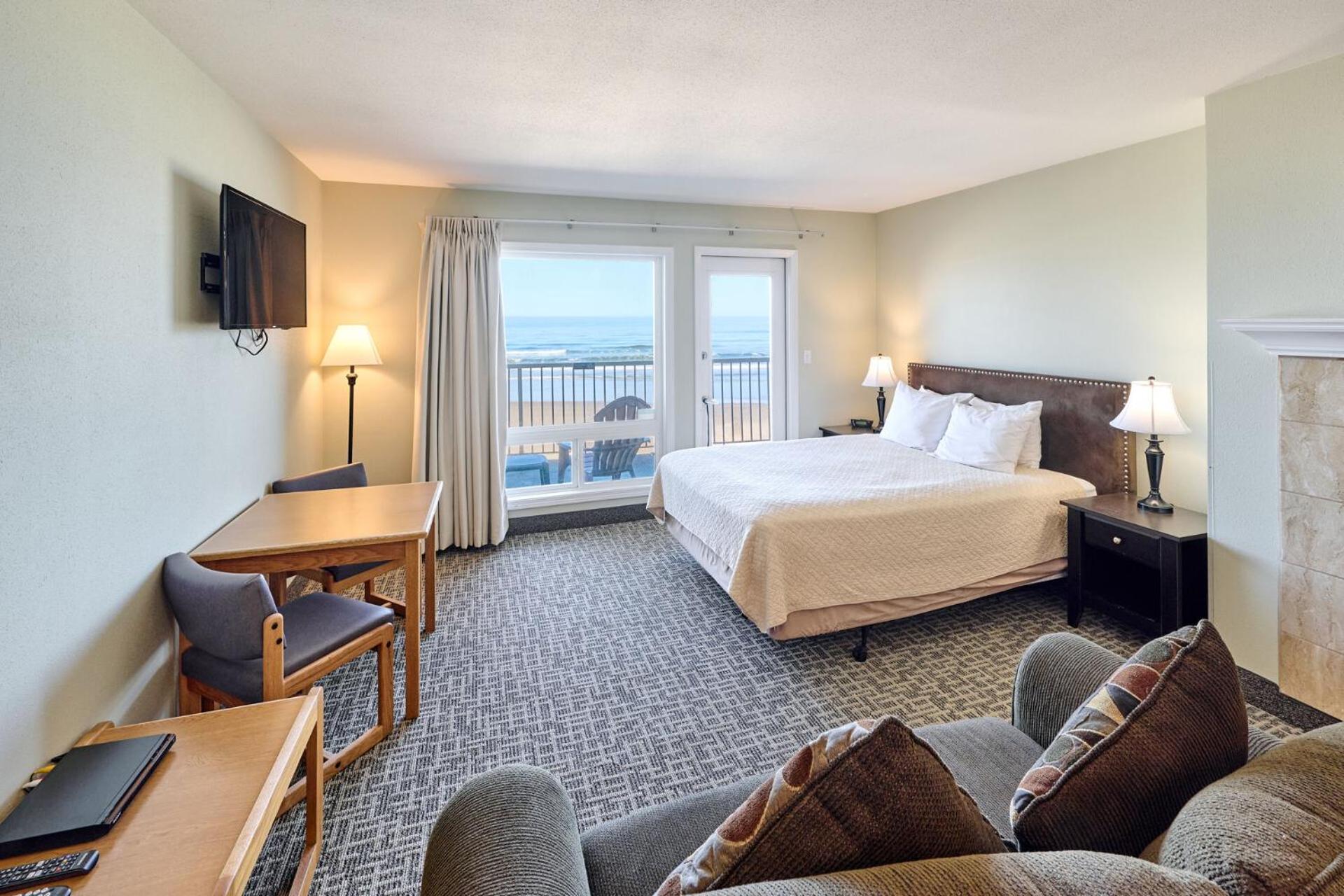 Oceanfront Condo With Balcony And Three Beds