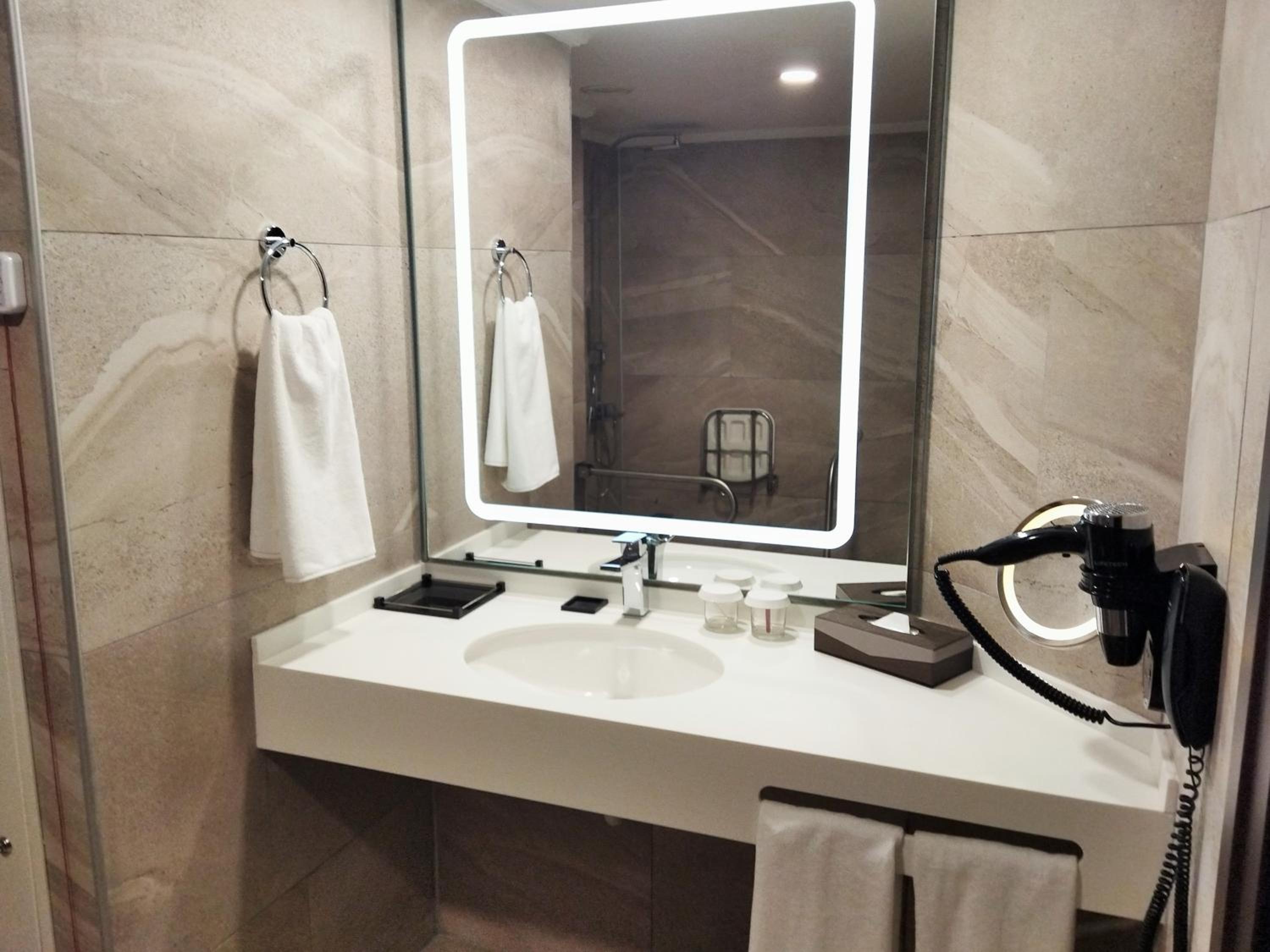 Twin Room with Land View - Mobility Accessible - Photo 3