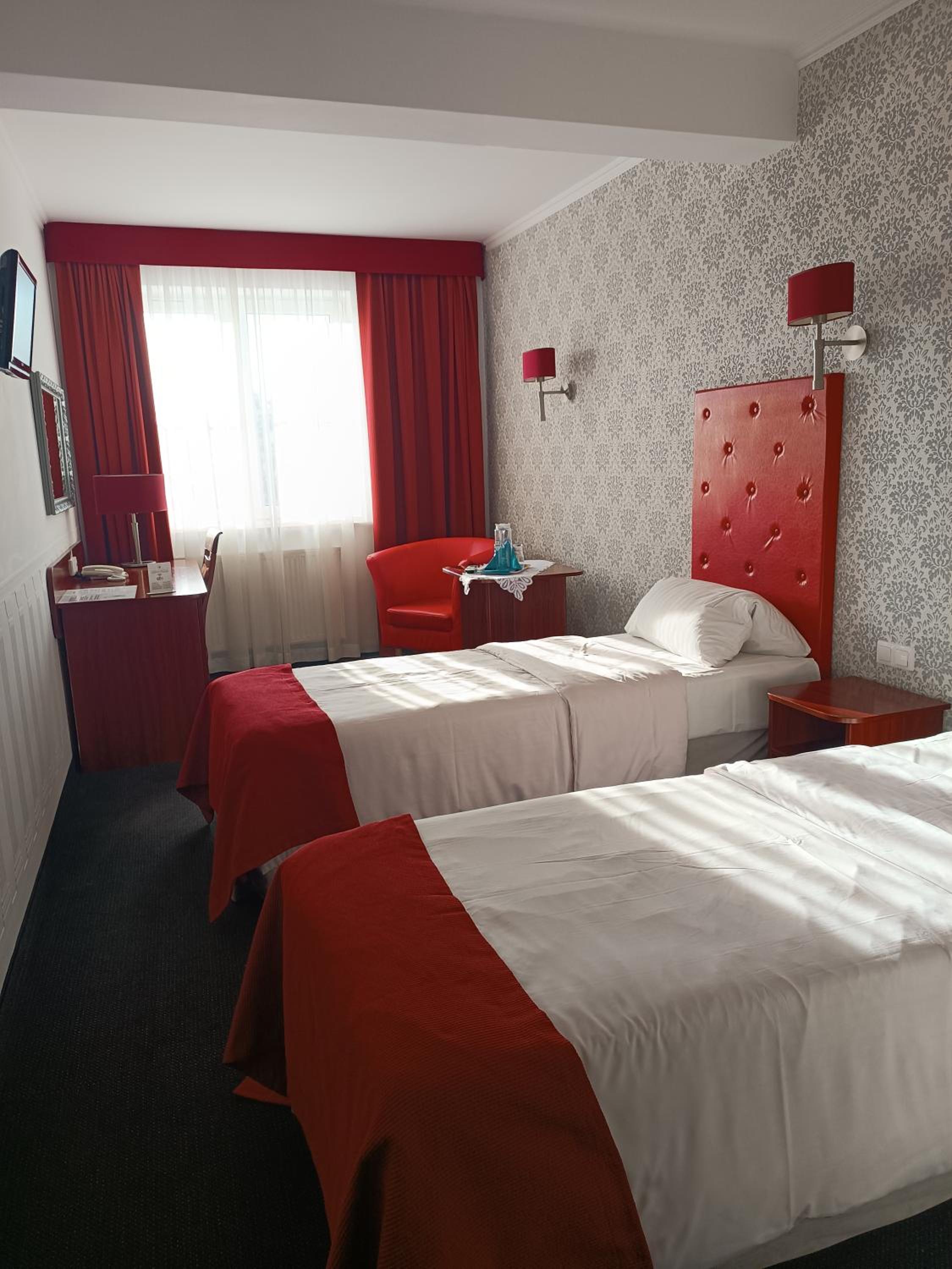 Twin Room - Photo 9