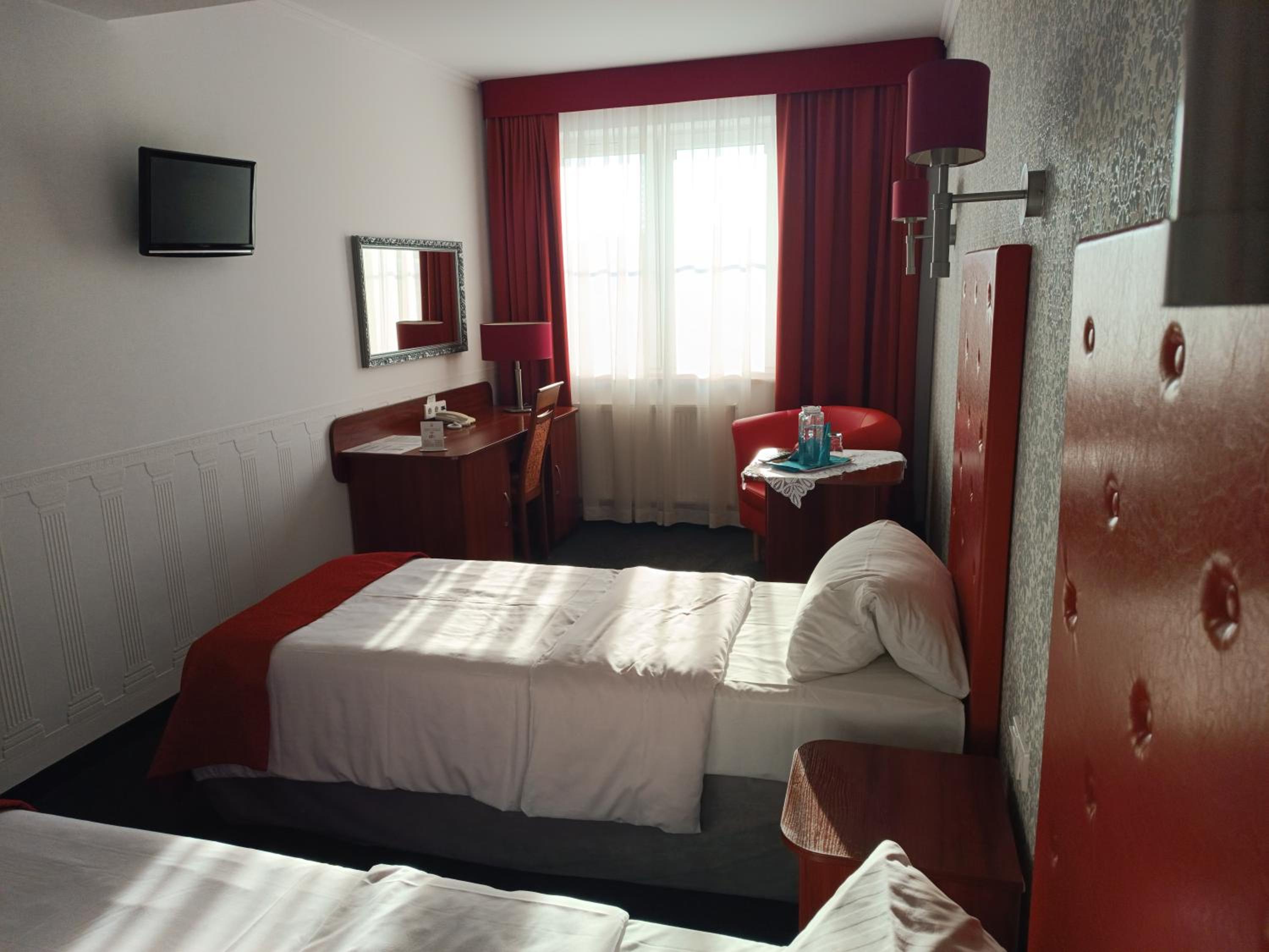 Twin Room - Photo 7