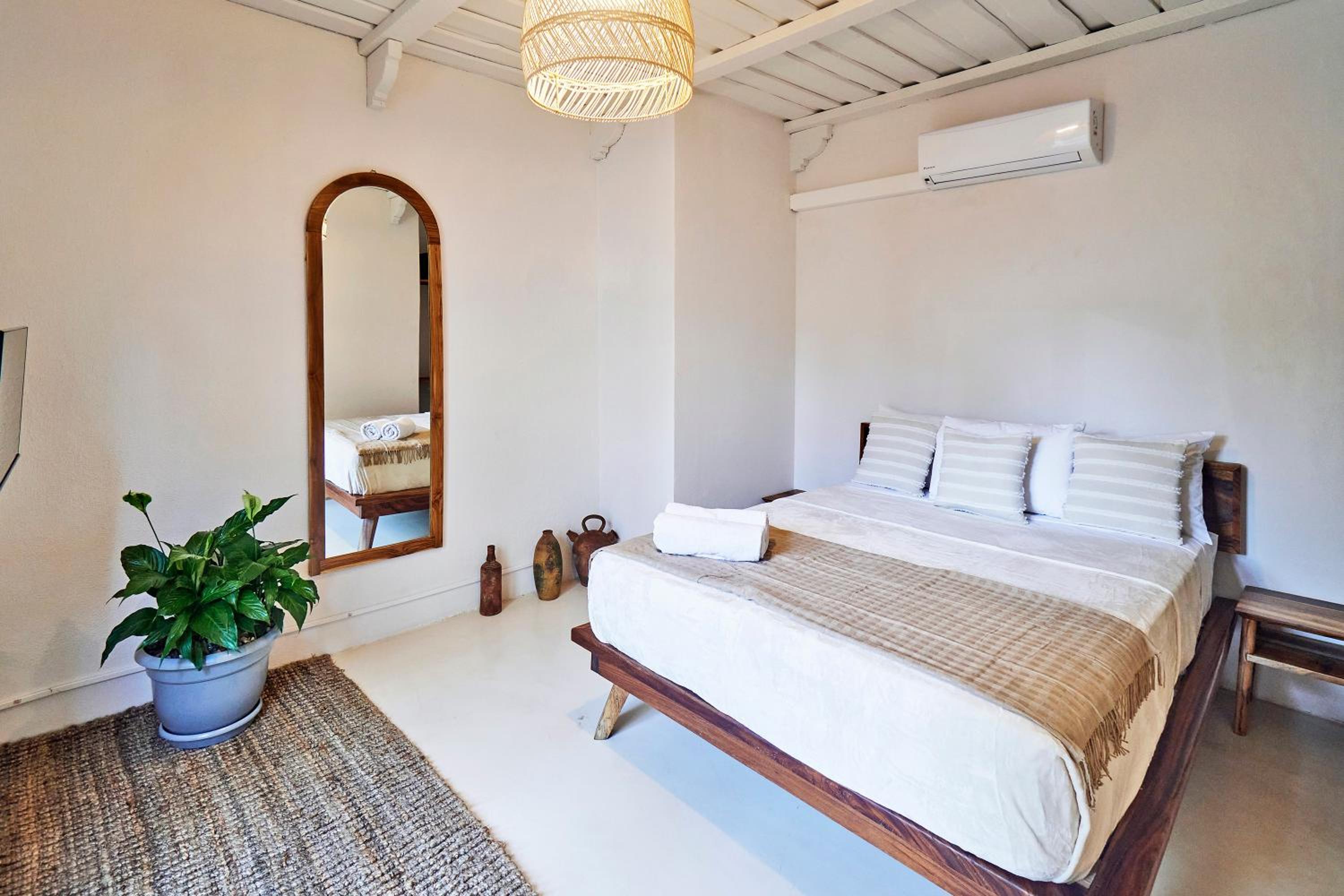 Queen Suite with Pool View photo 1