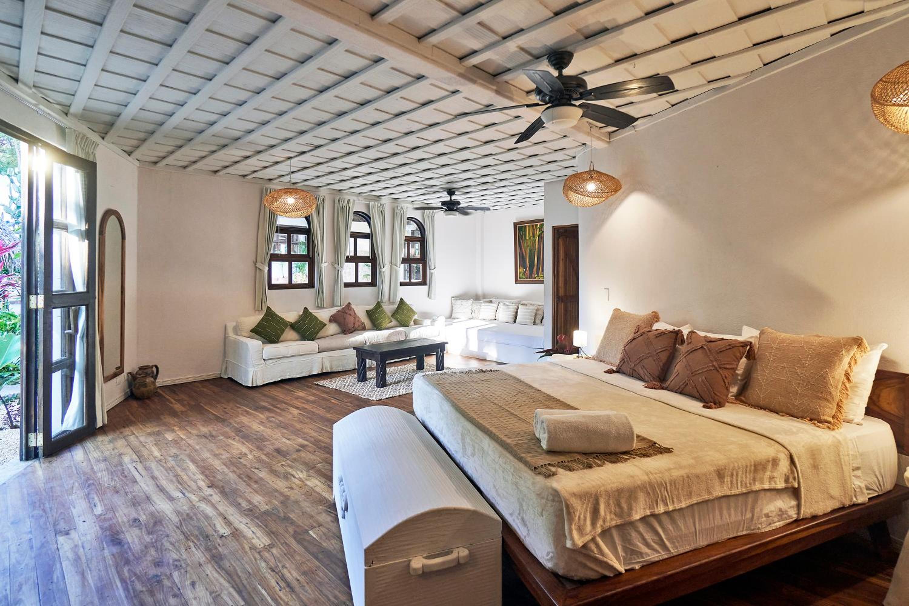 Deluxe King Suite