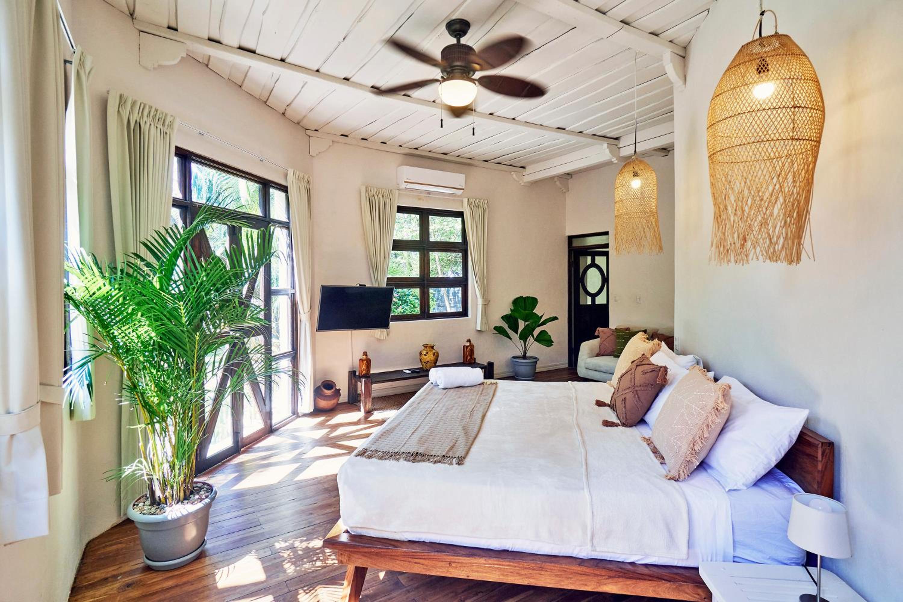 King Suite with Pool View photo 1