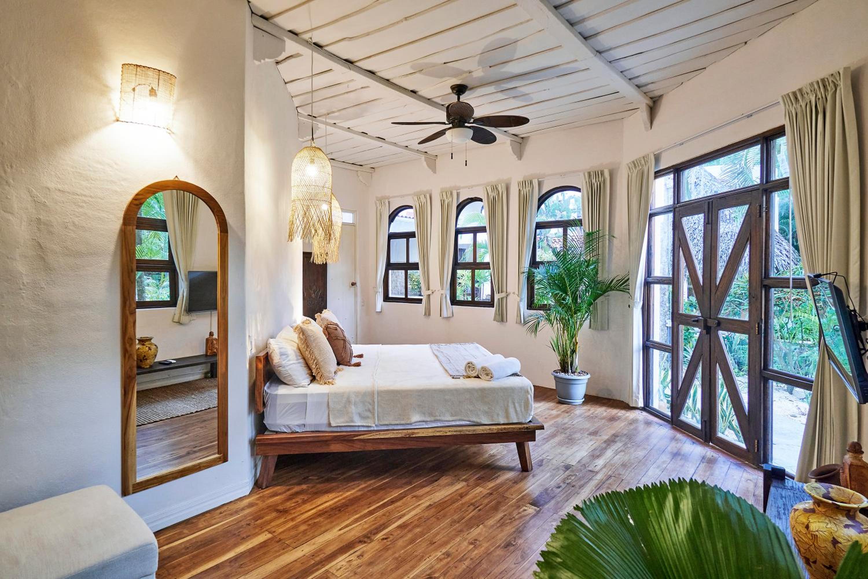 King Suite with Pool View photo 3