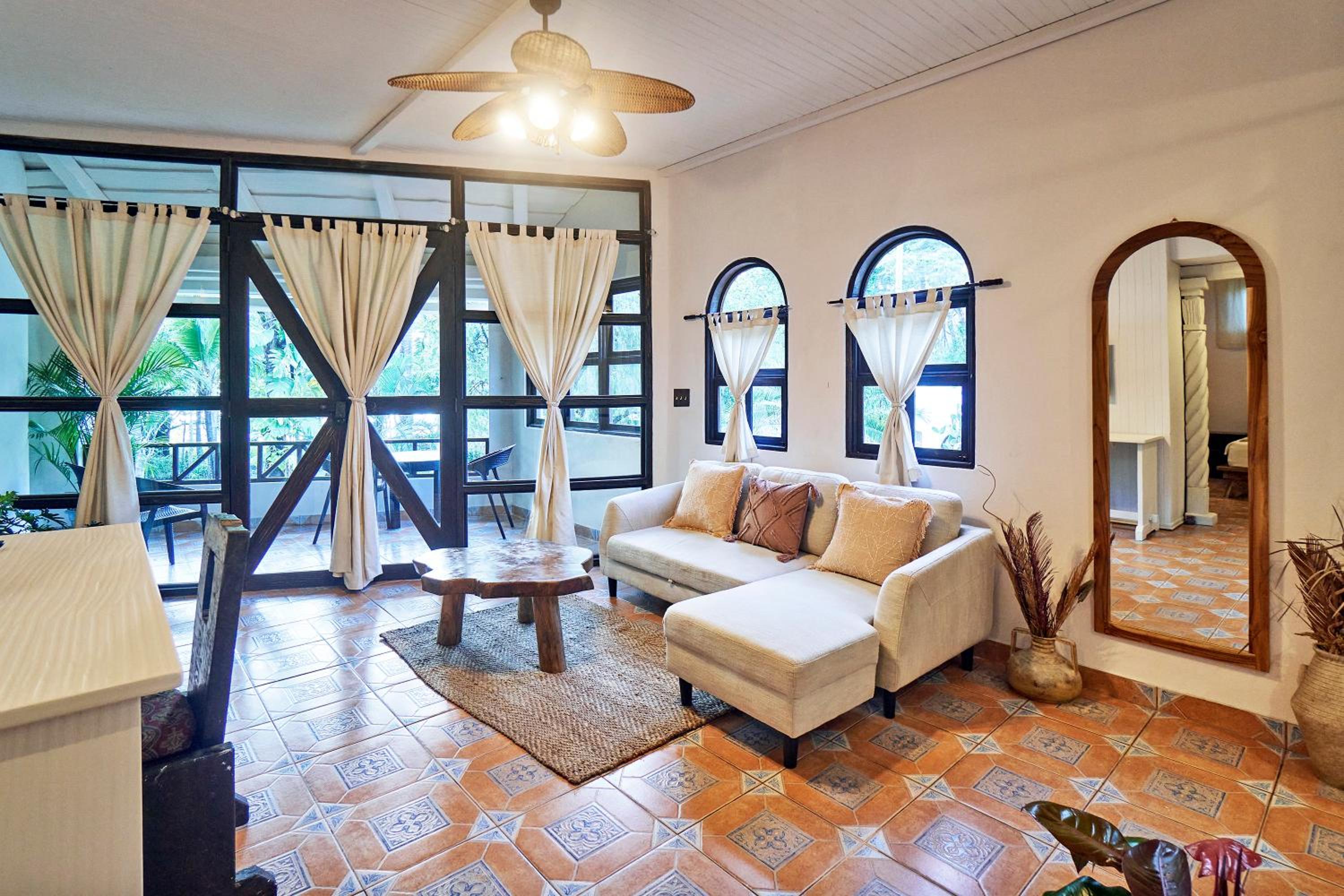 Deluxe Suite with Sea View photo 2