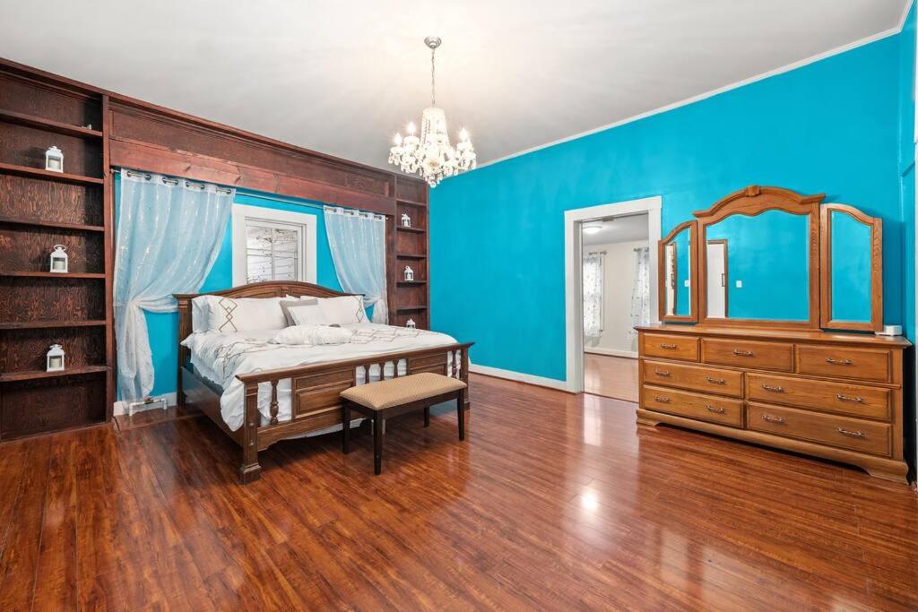 Four-Bedroom House photo 1