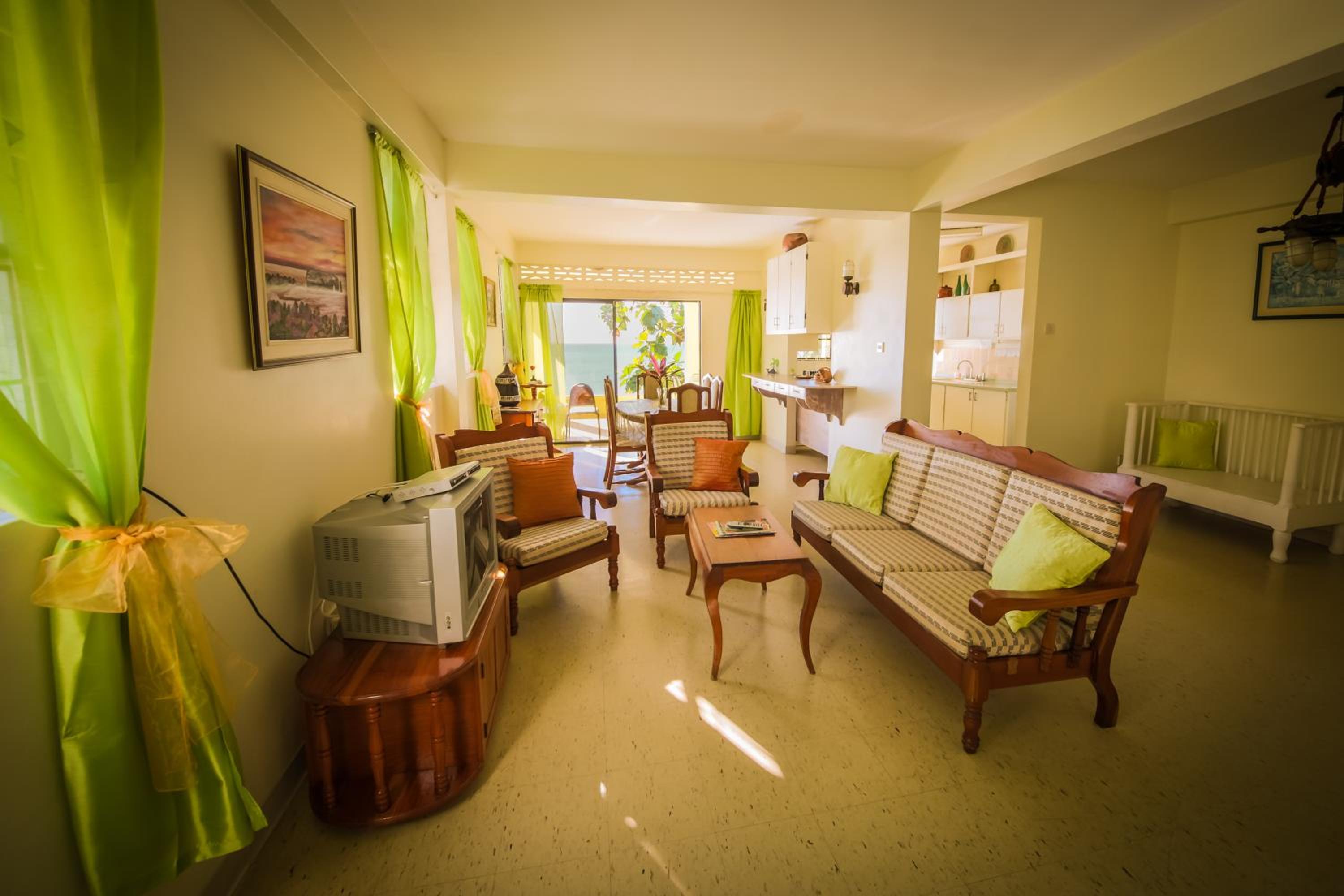 Three-Bedroom Apartment with Sea View photo 1