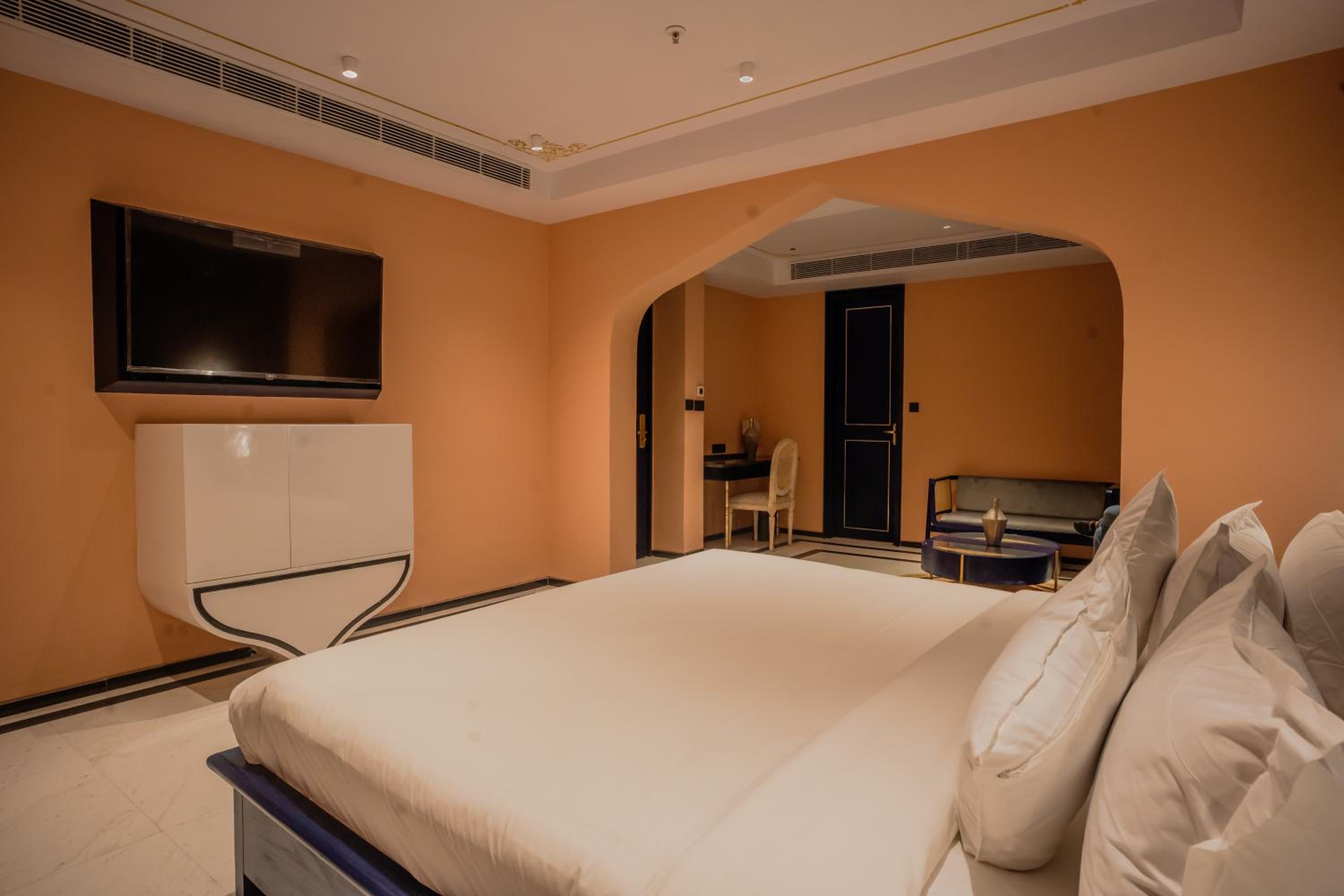 Standard Suite - Photo 1