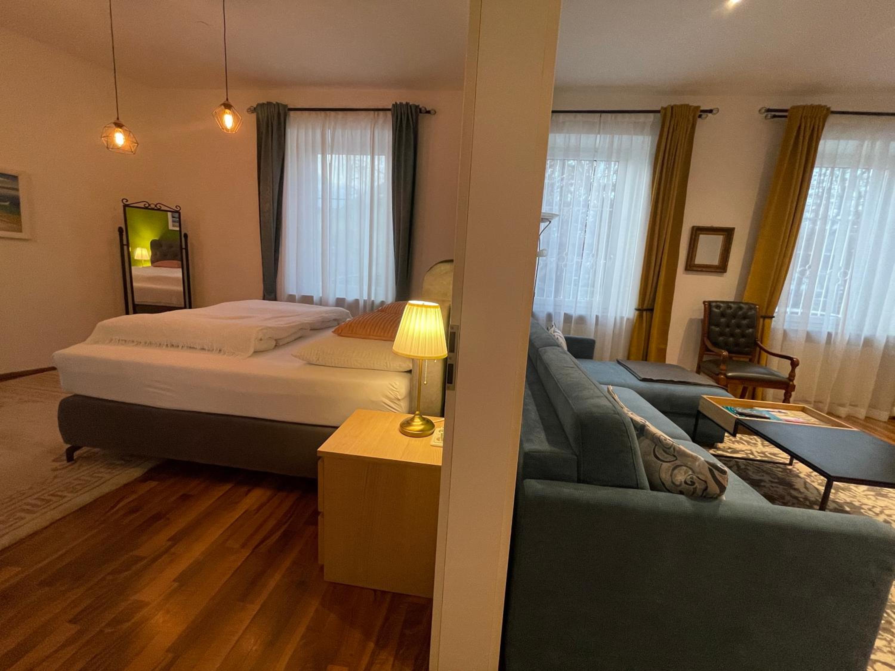 One-Bedroom Apartment - Photo 8