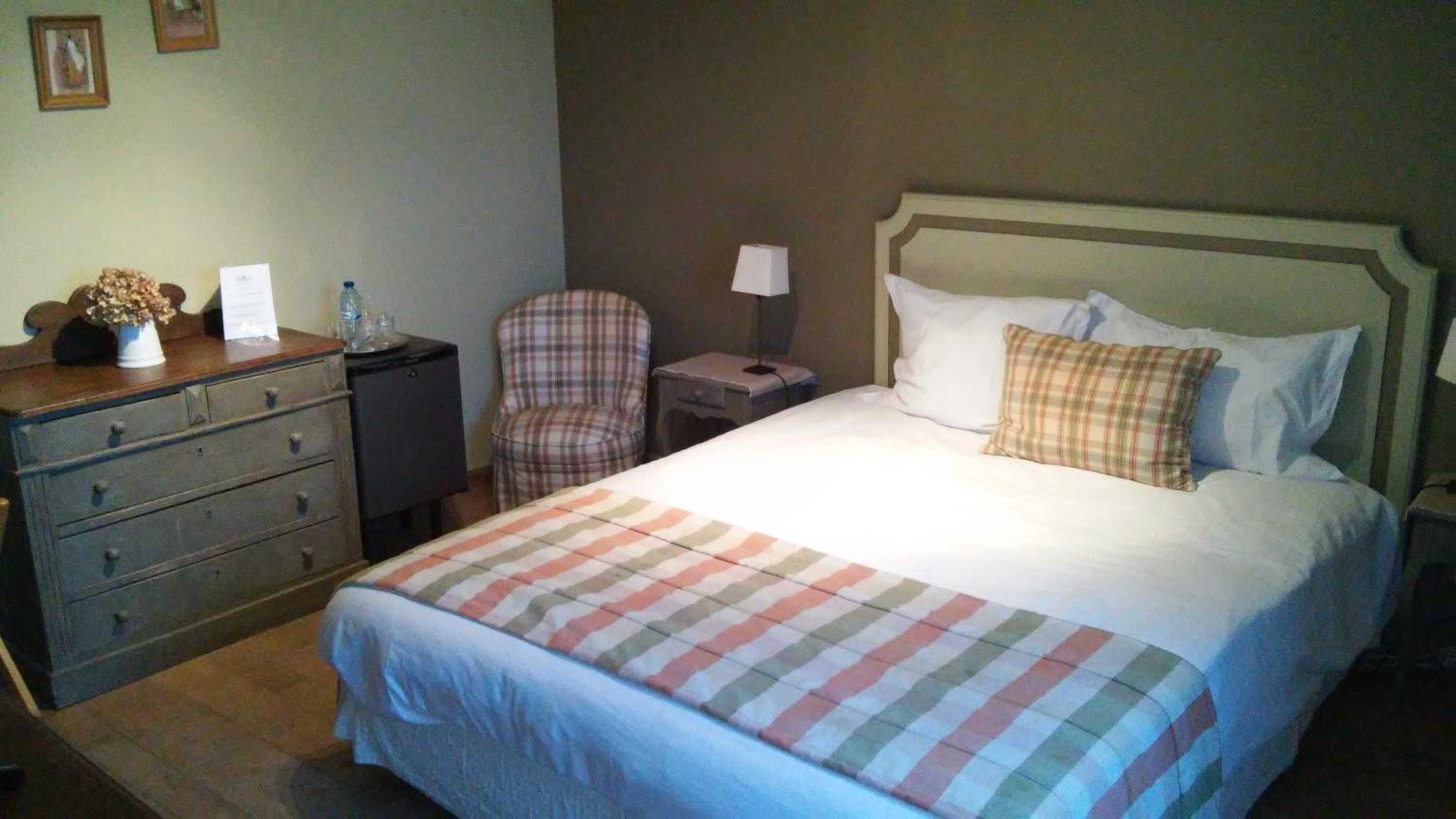 Standard Double Room - Photo 3