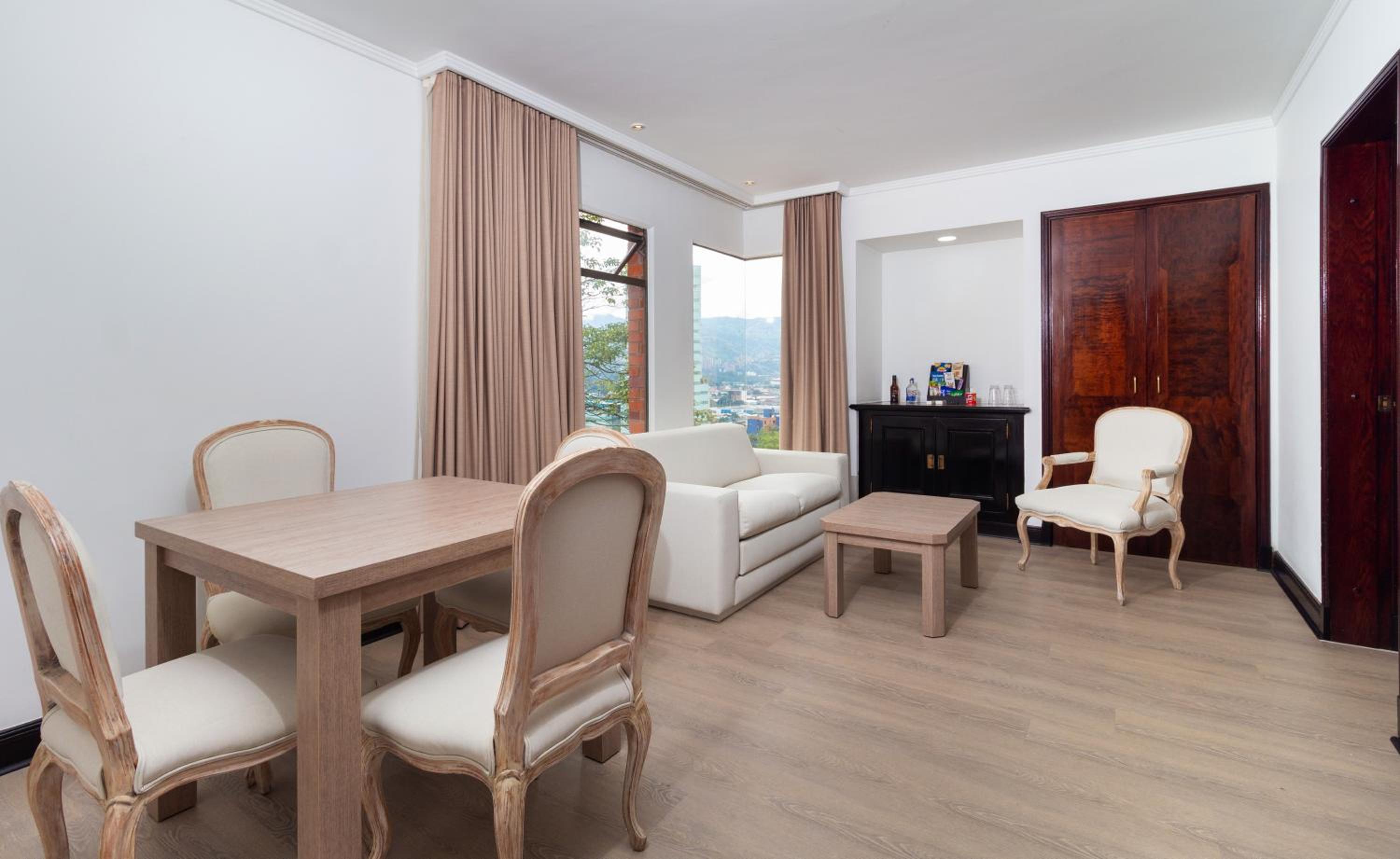 Suite - Photo 2