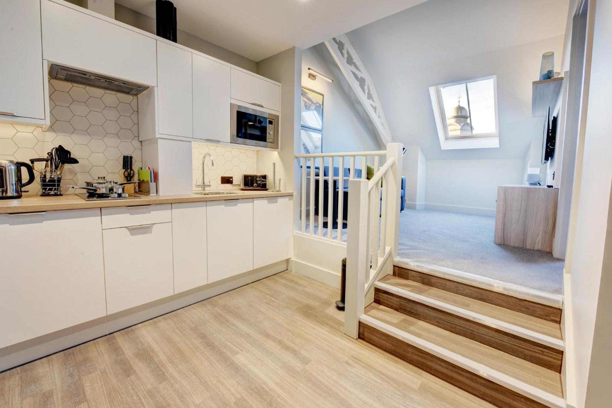 King Studio Suite with Full Kitchen - Photo 10