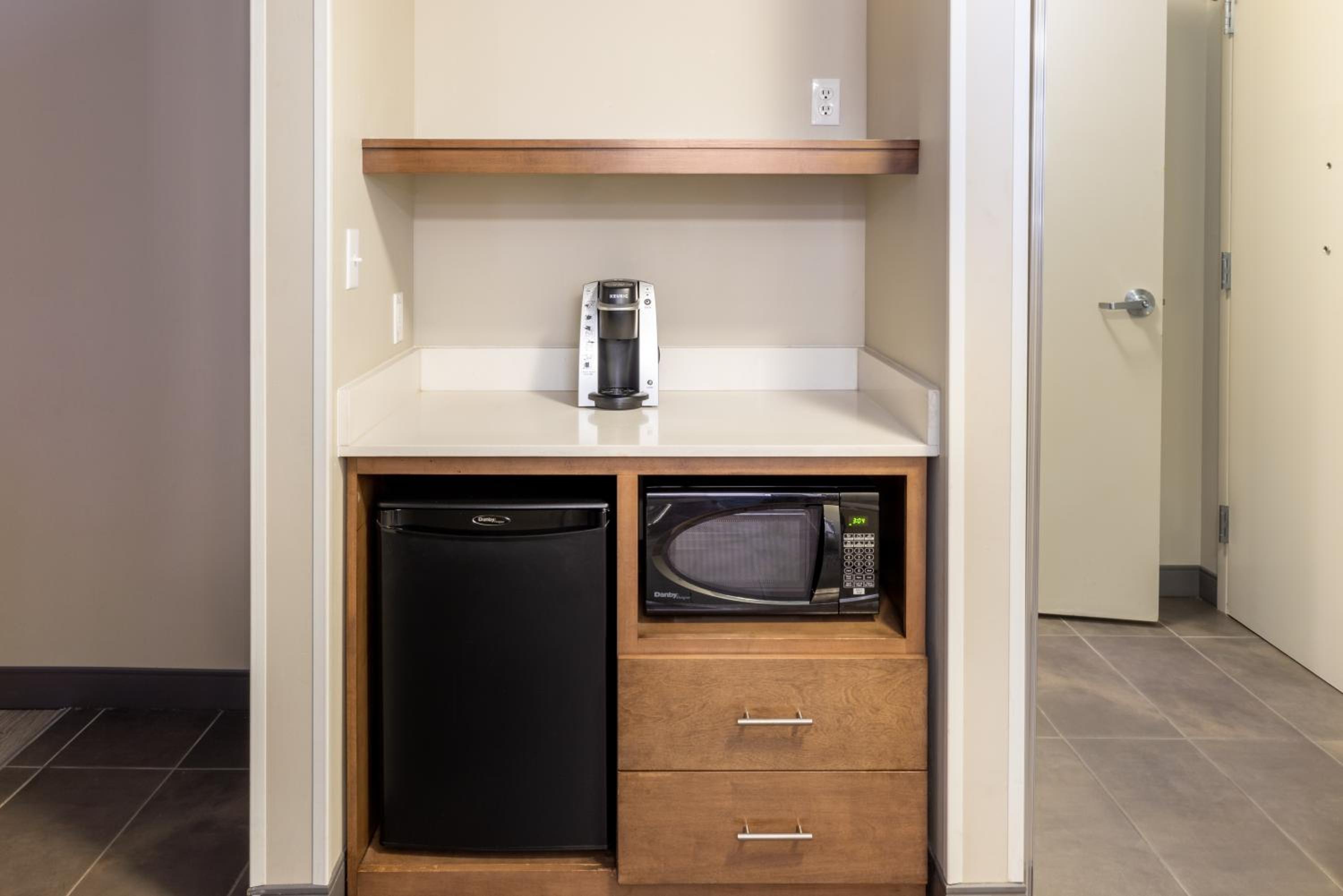 Studio Suite with Two Queen Beds and Bath Tub - Mobility Accessible/Non-Smoking photo 2