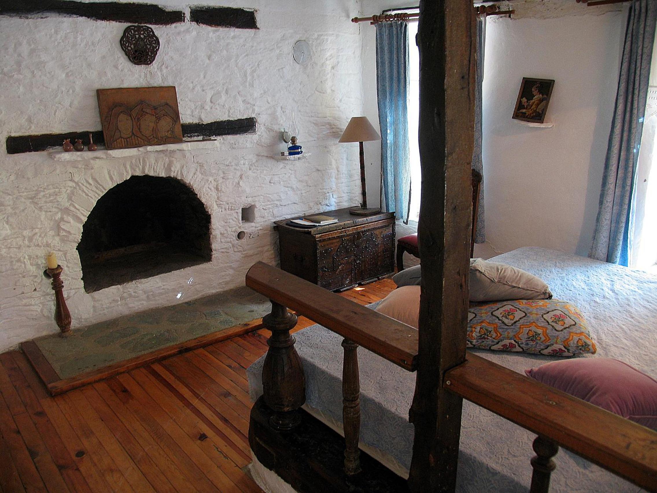 One-Bedroom Standard Apartment - Photo 18