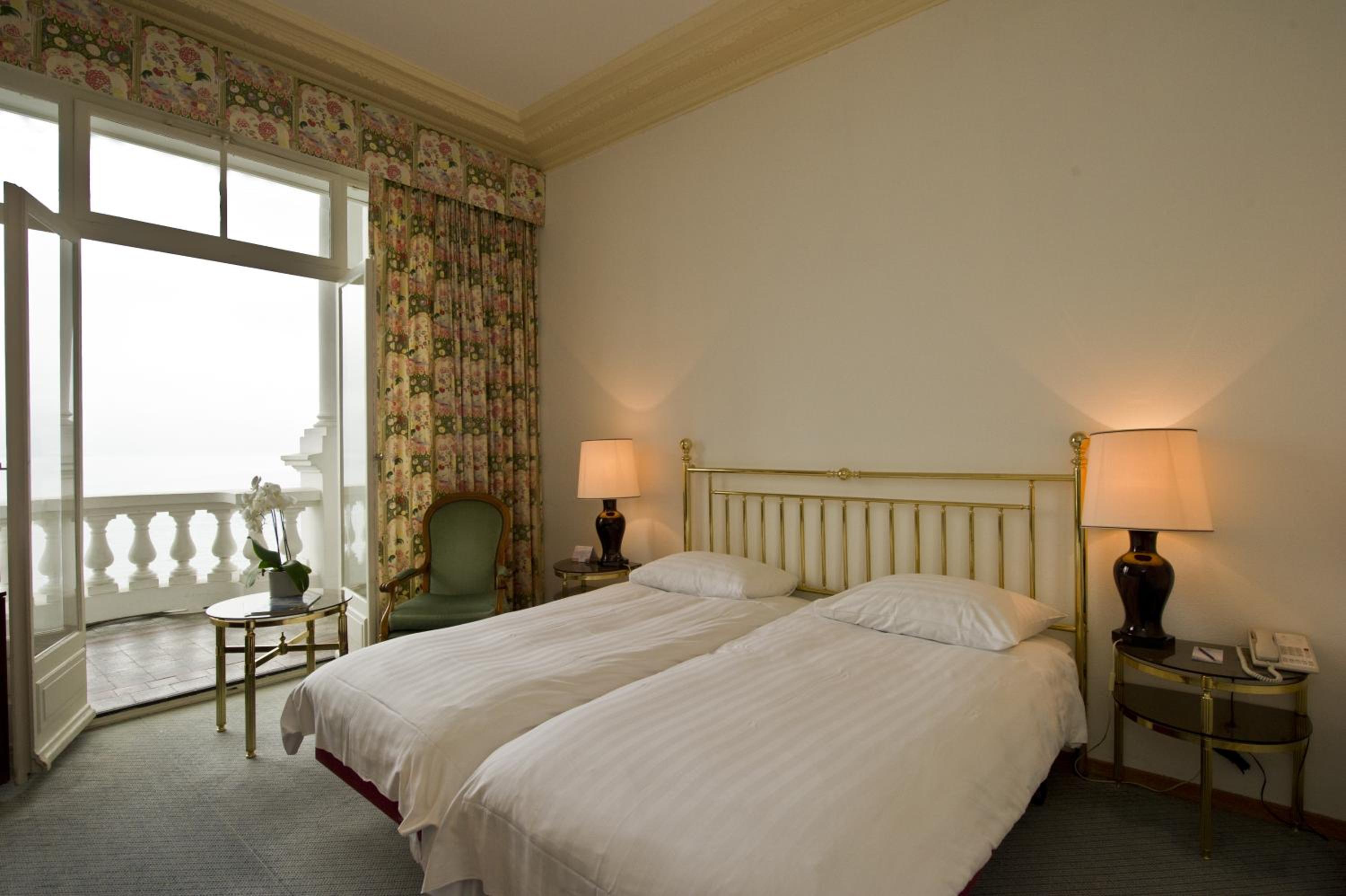 Standard Single Room with Balcony and Lake View