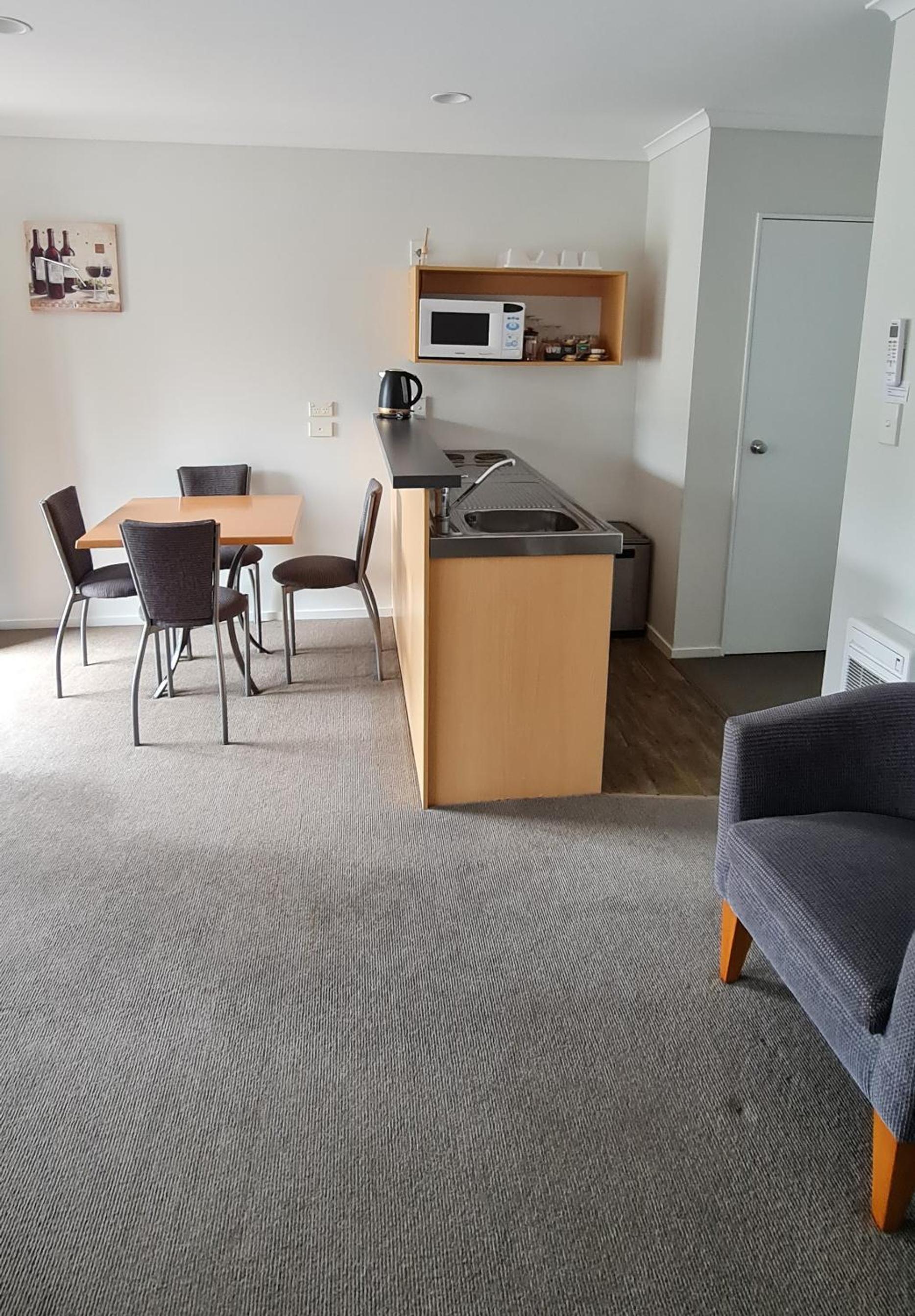 One-Bedroom Apartment photo 3