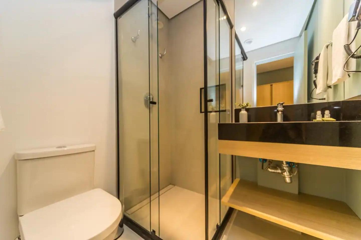 Queen Suite - Photo 9