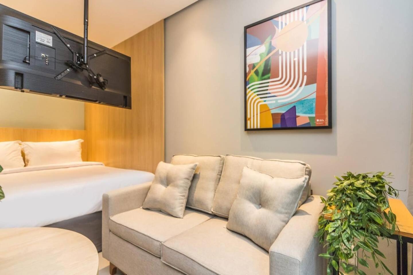 Queen Suite - Photo 2