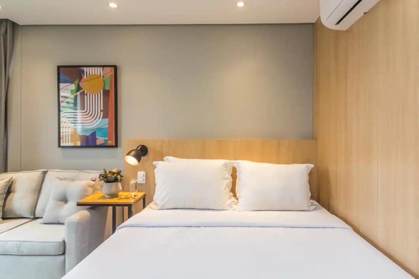 Deluxe Queen Suite - Photo 2