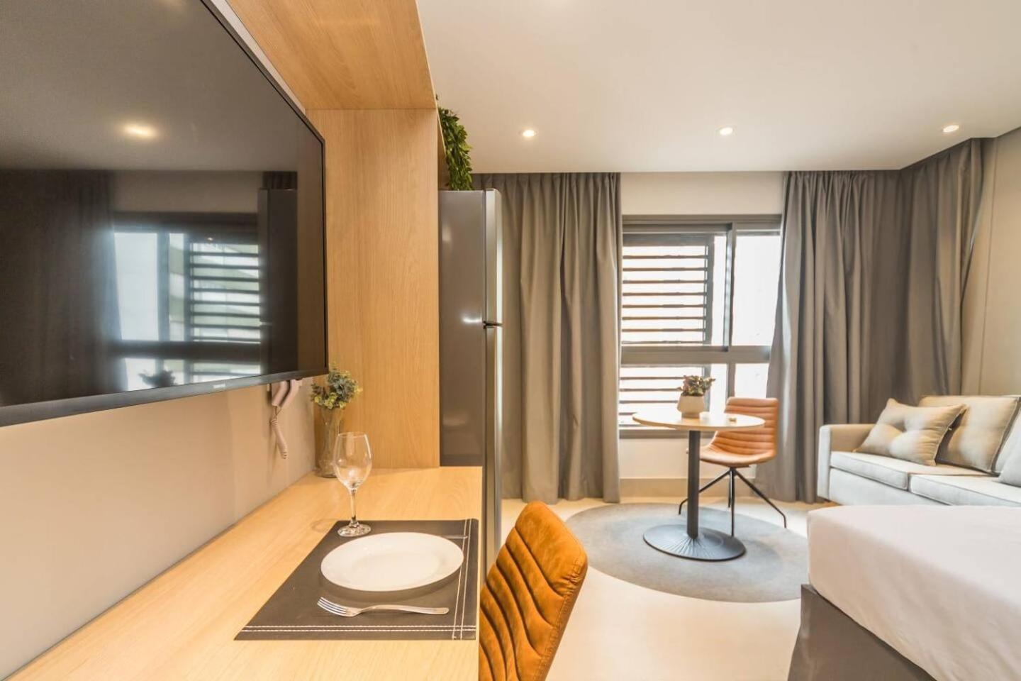 Deluxe Queen Suite - Photo 10