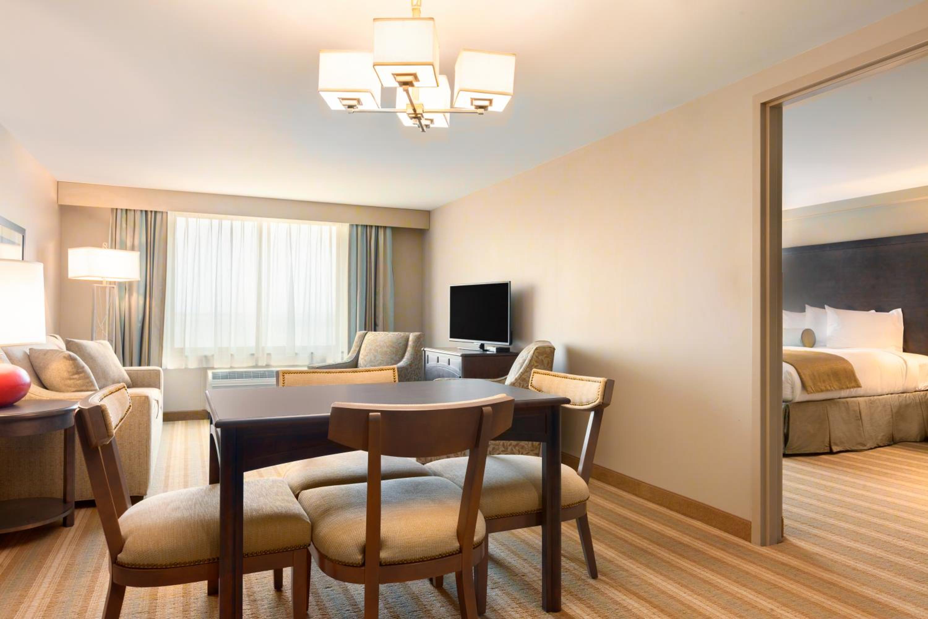 One-Bedroom King Suite with Sofa Bed and Lake View photo 1