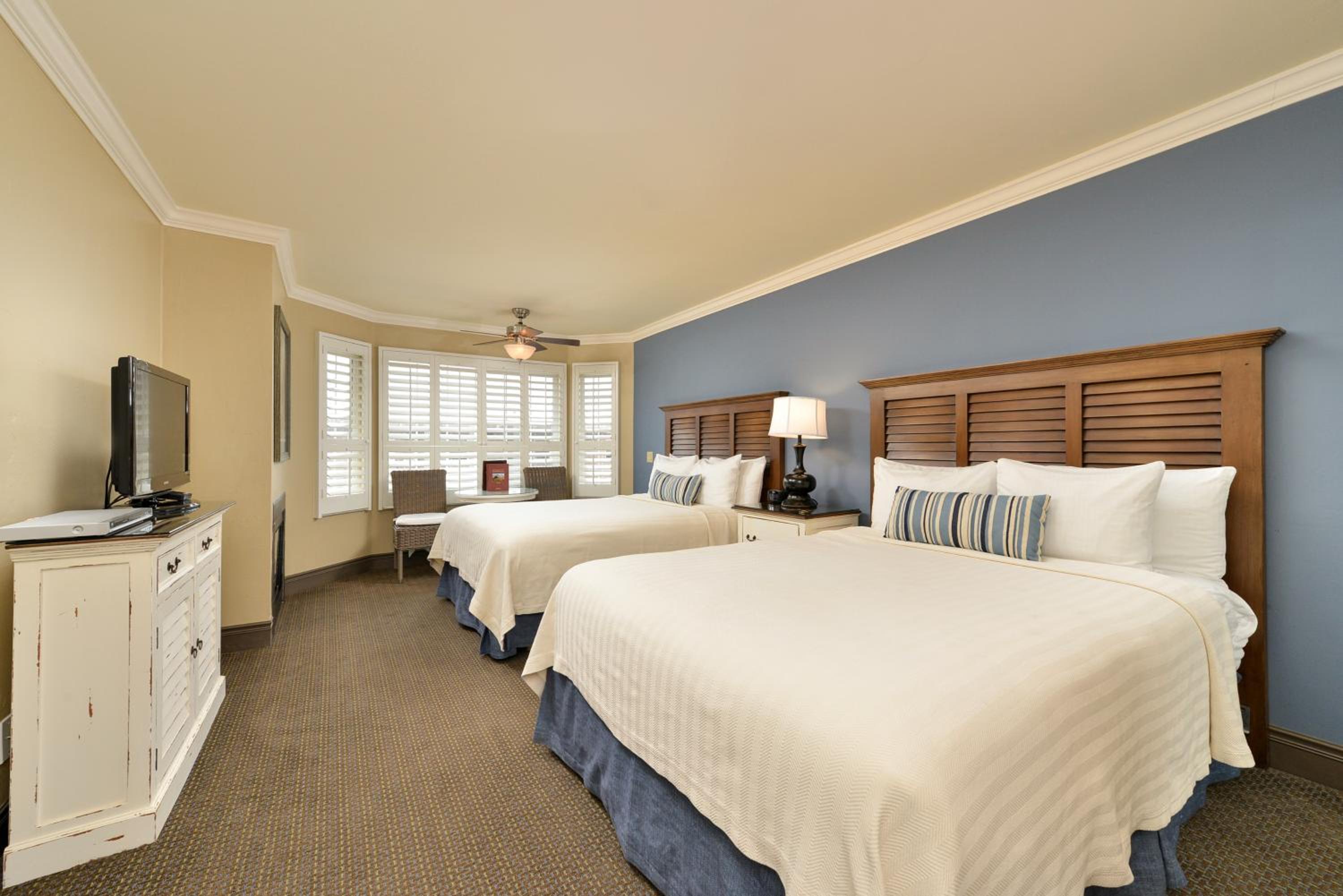 Deluxe Two Queen Beds Room