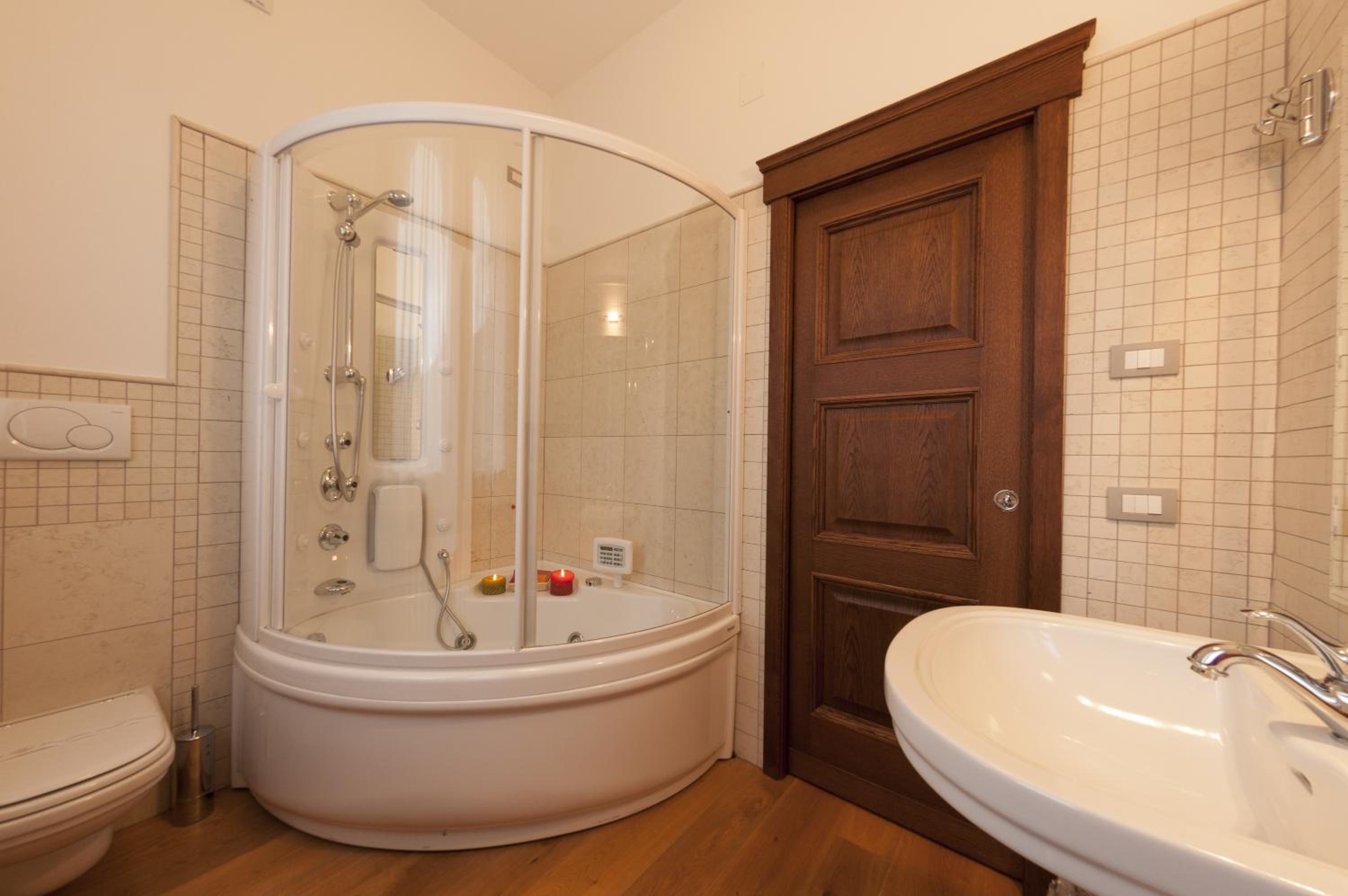 Superior Double Room With Spa Bath photo 3