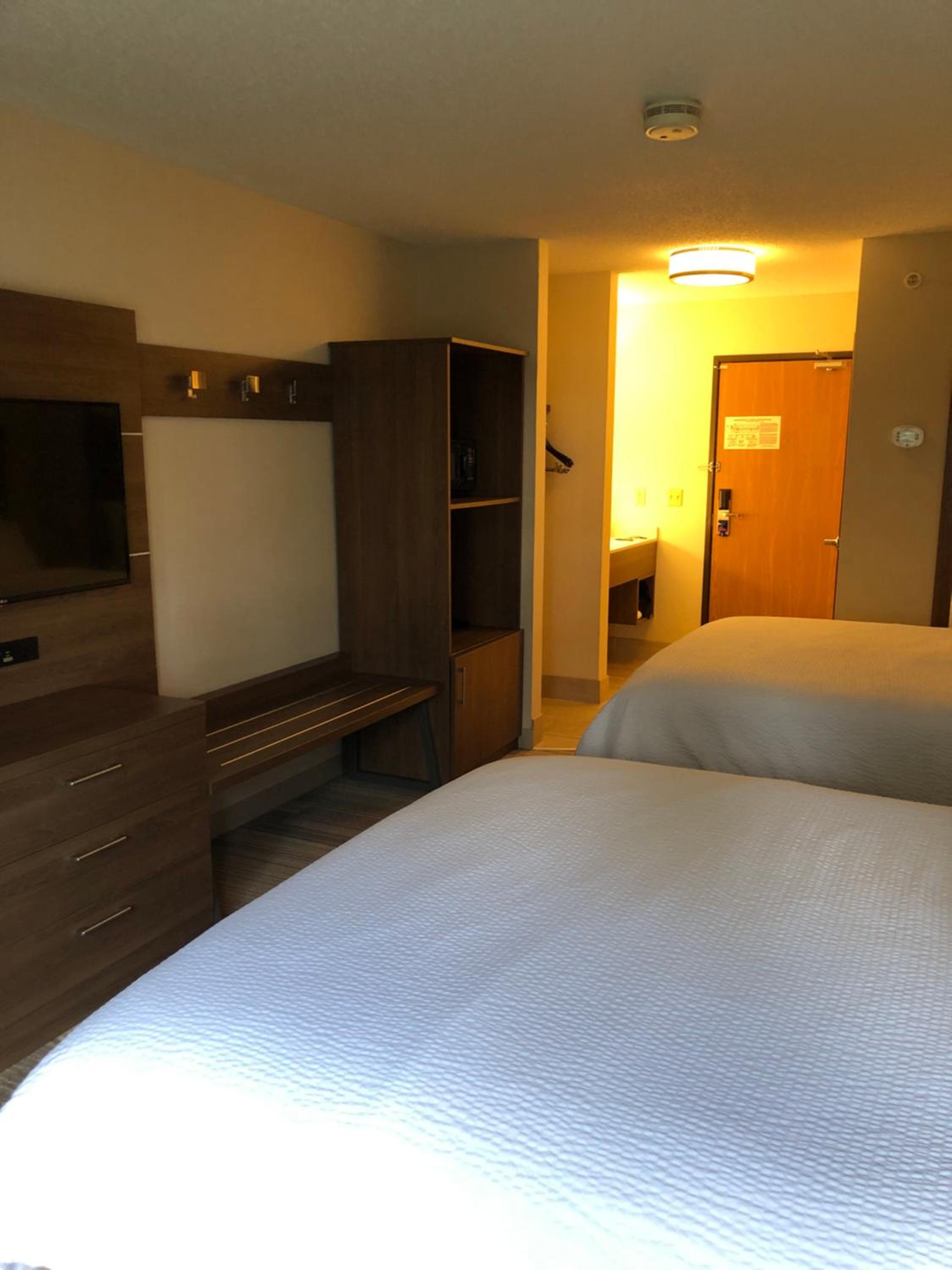Standard Queen Room with Two Queen Beds - Photo 1