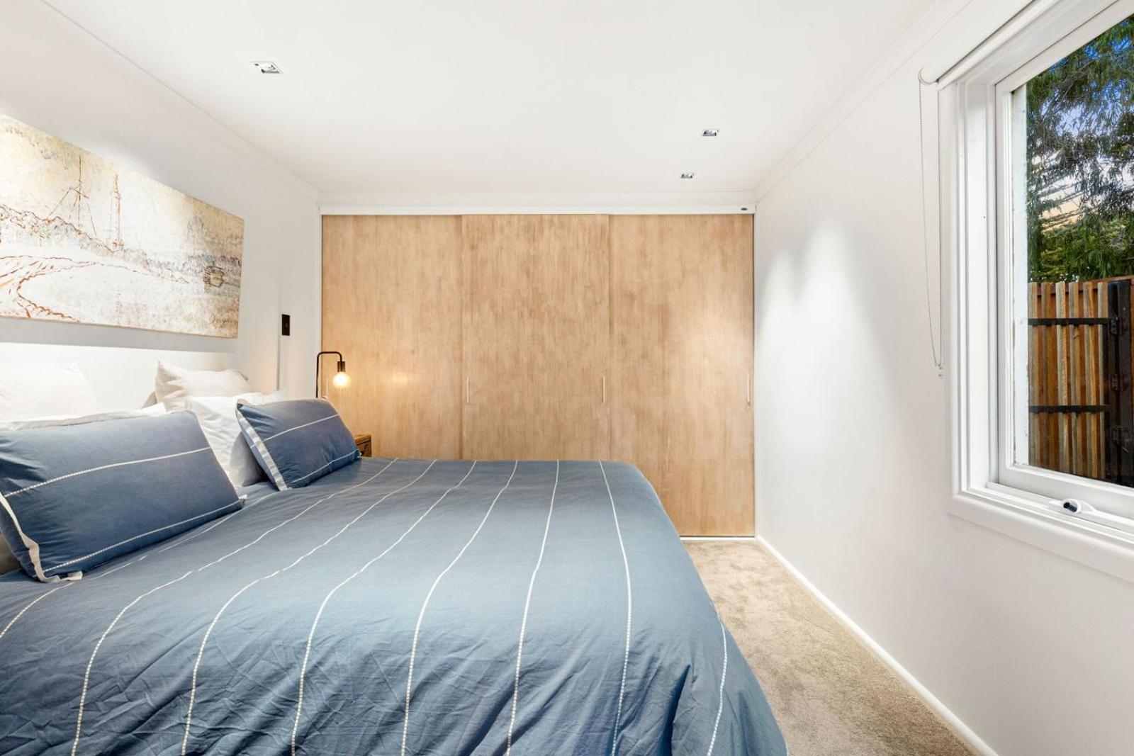 Five-Bedroom House photo 1