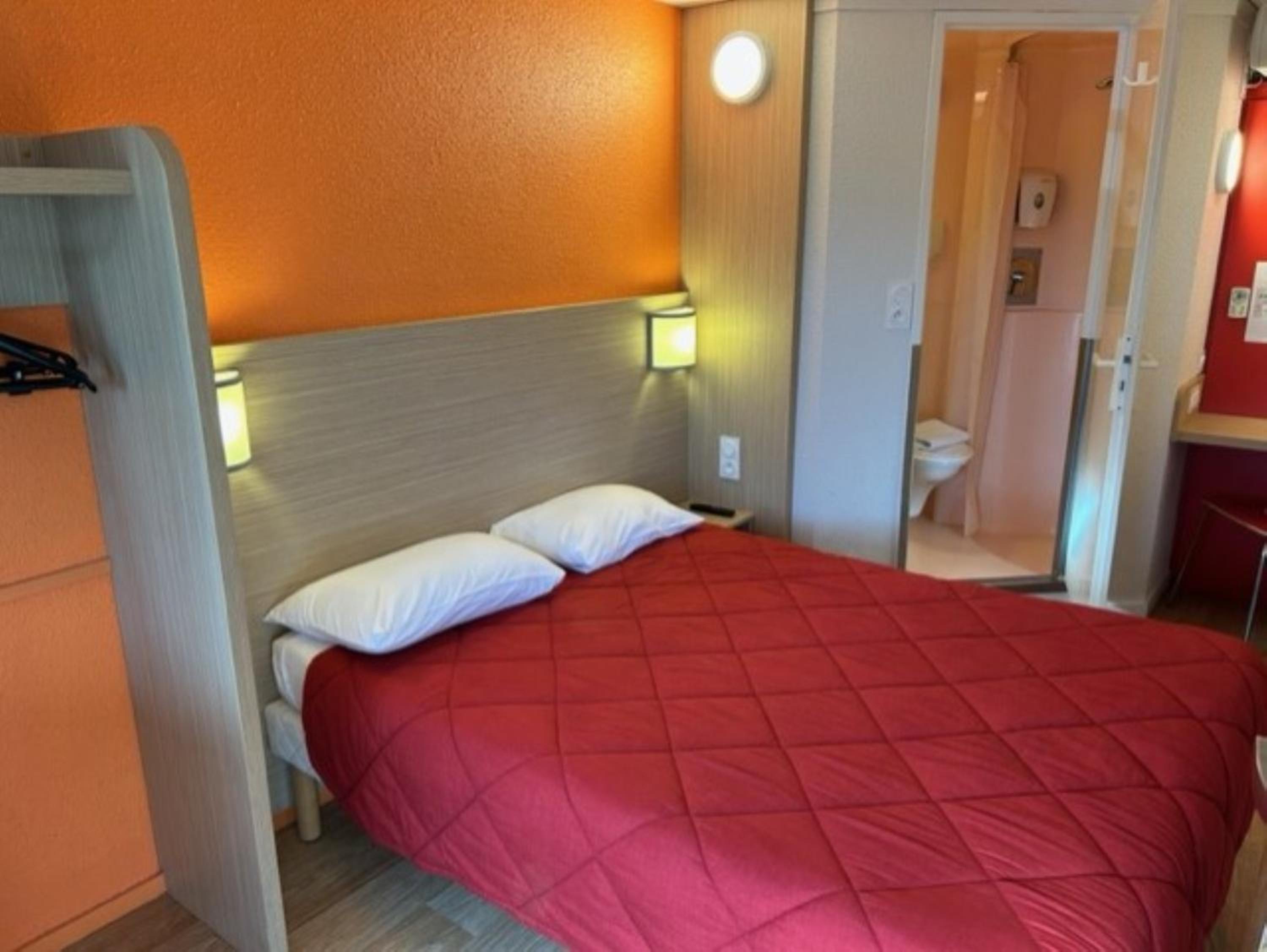 Double Room - Photo 5
