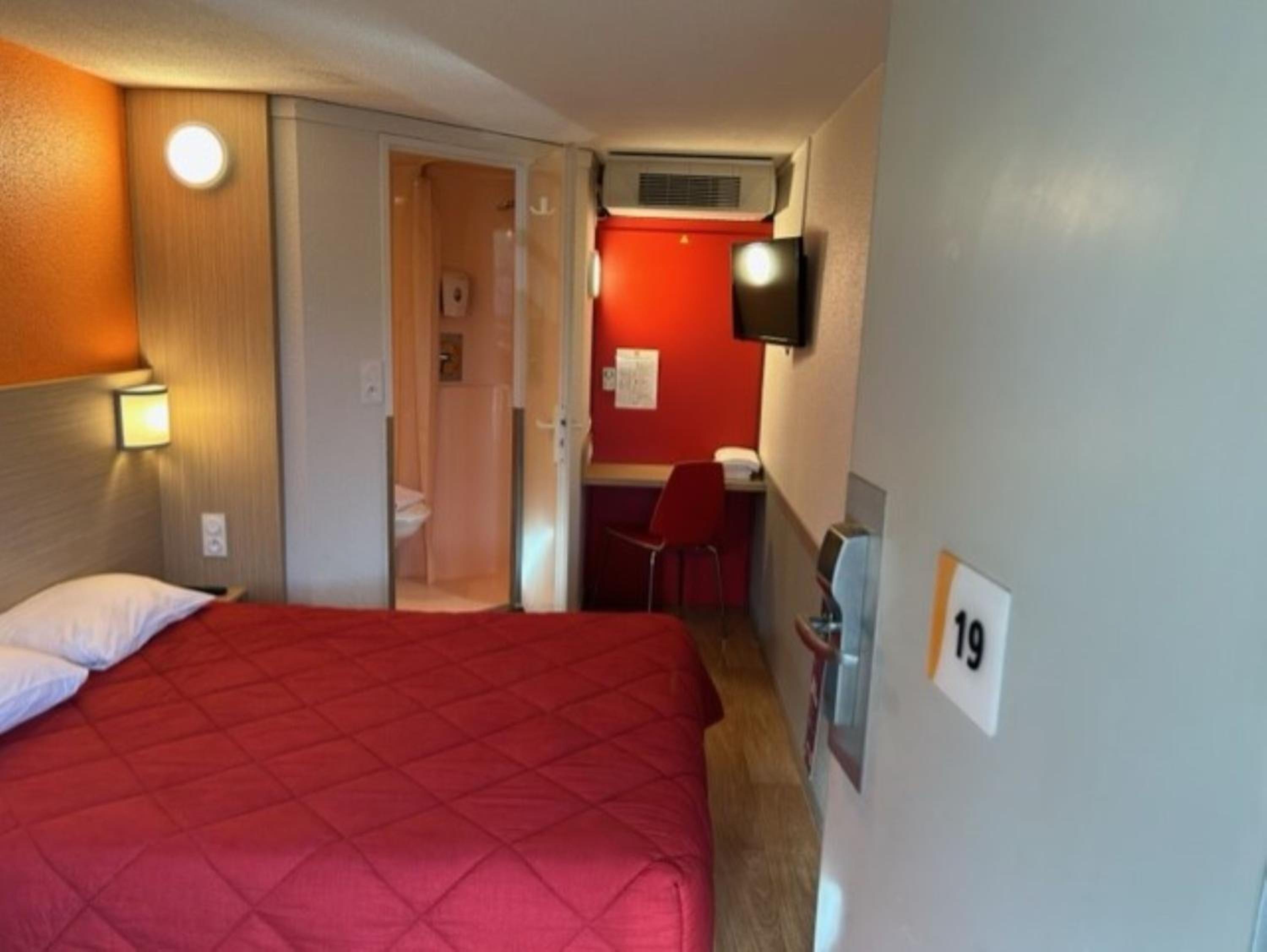 Double Room - Photo 6