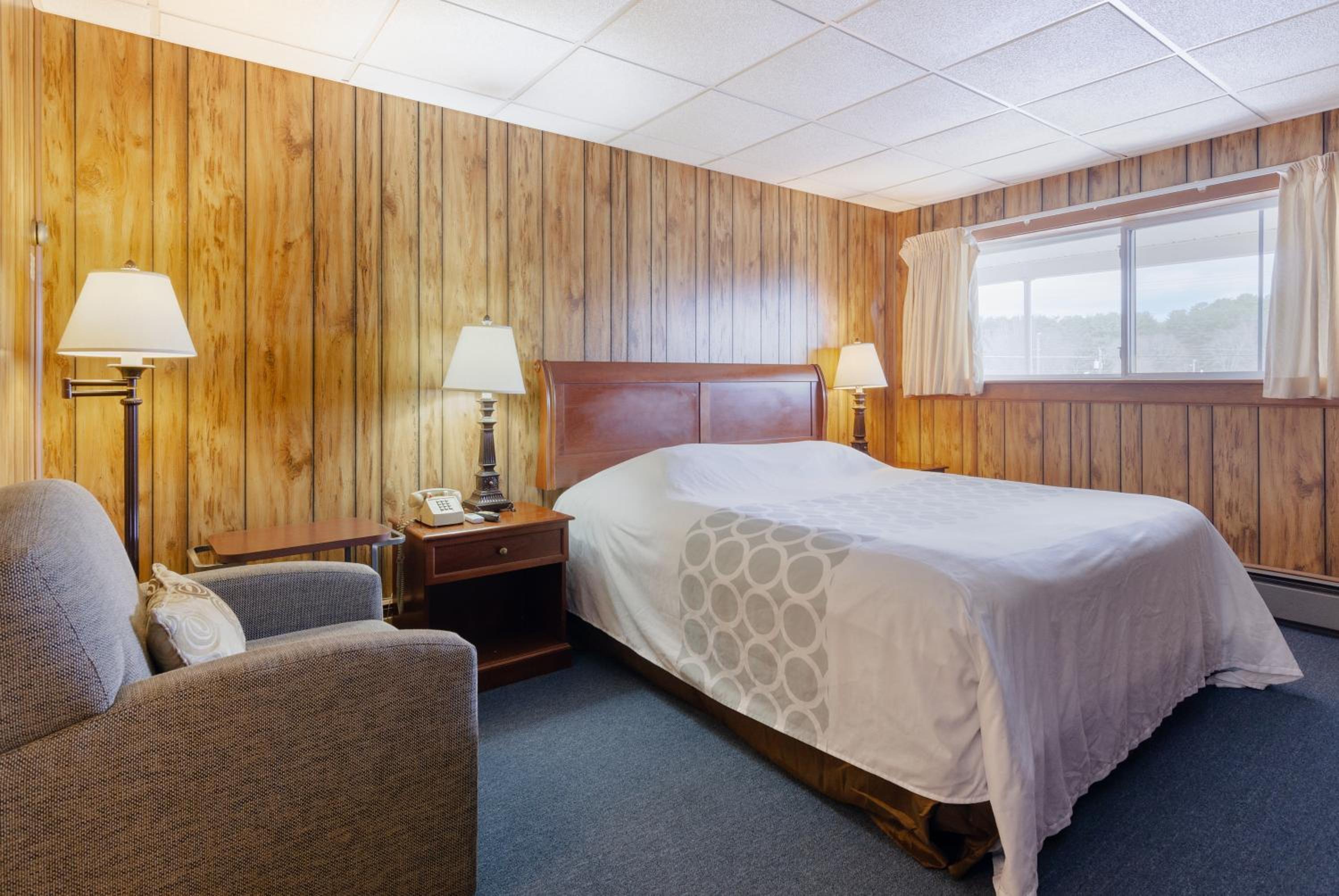 Deluxe King Room photo 1