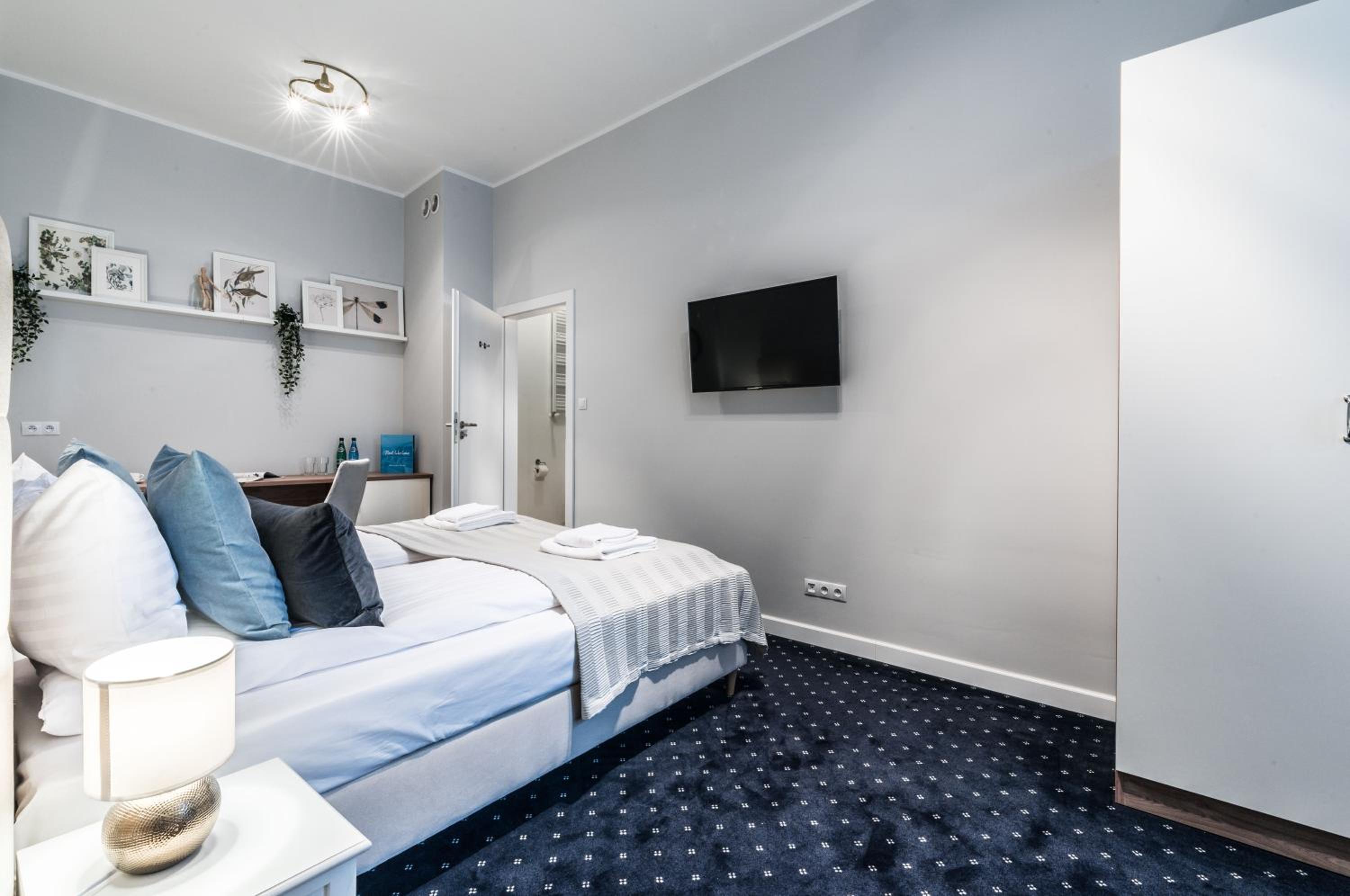 Budget Double Room - Photo 4