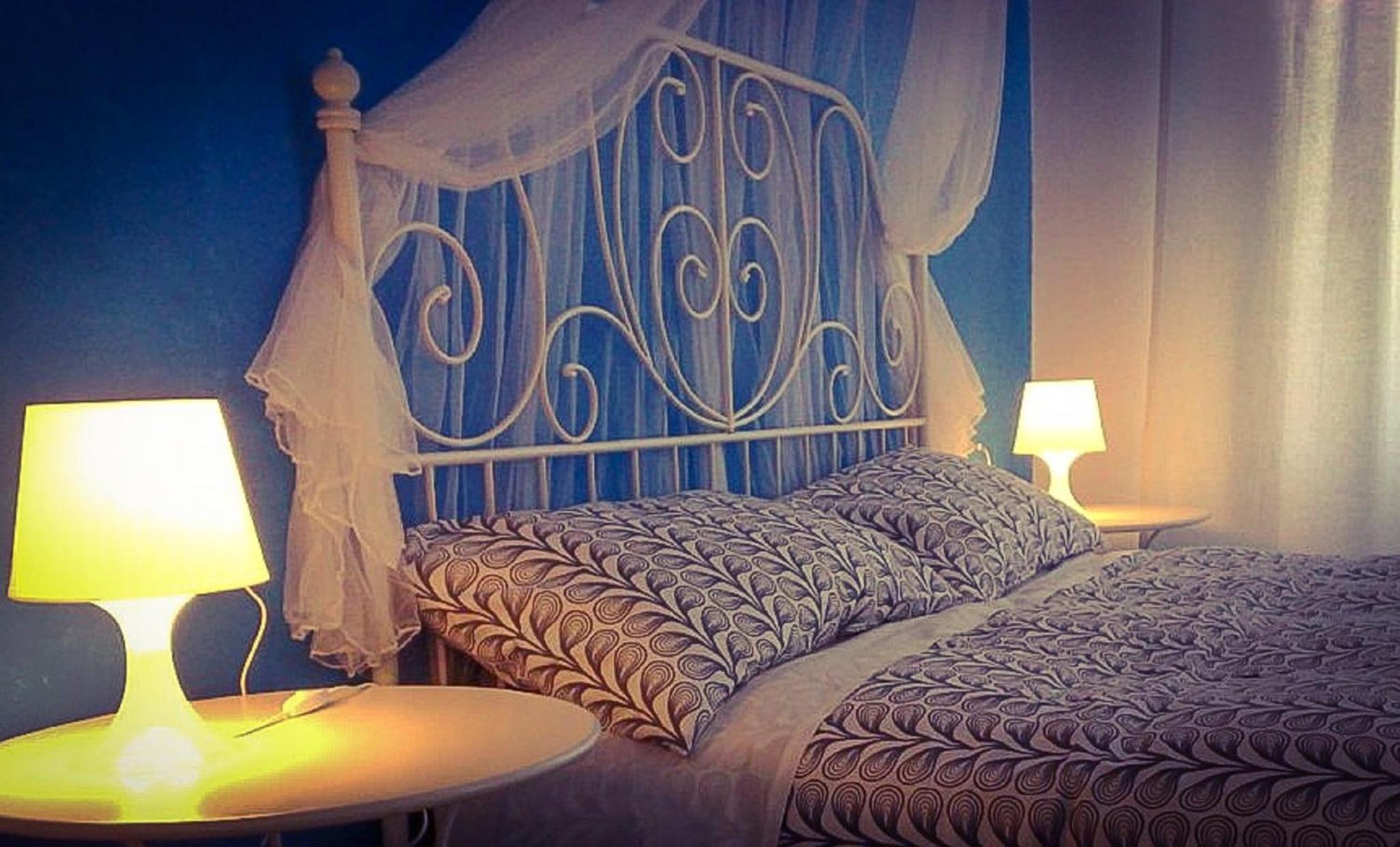 Double Or Twin Room With Private Bathroom - Street View