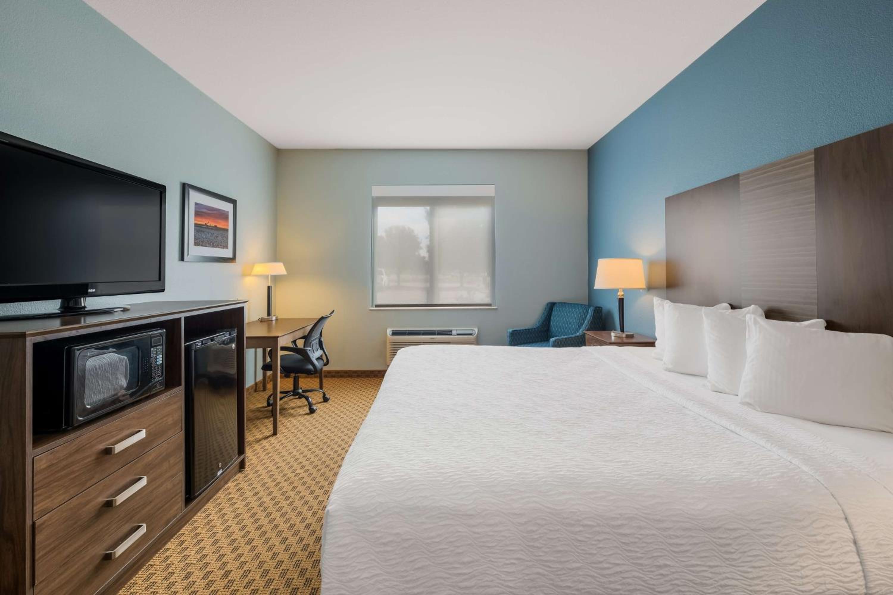 King Room with Bath Tub - Disability Access