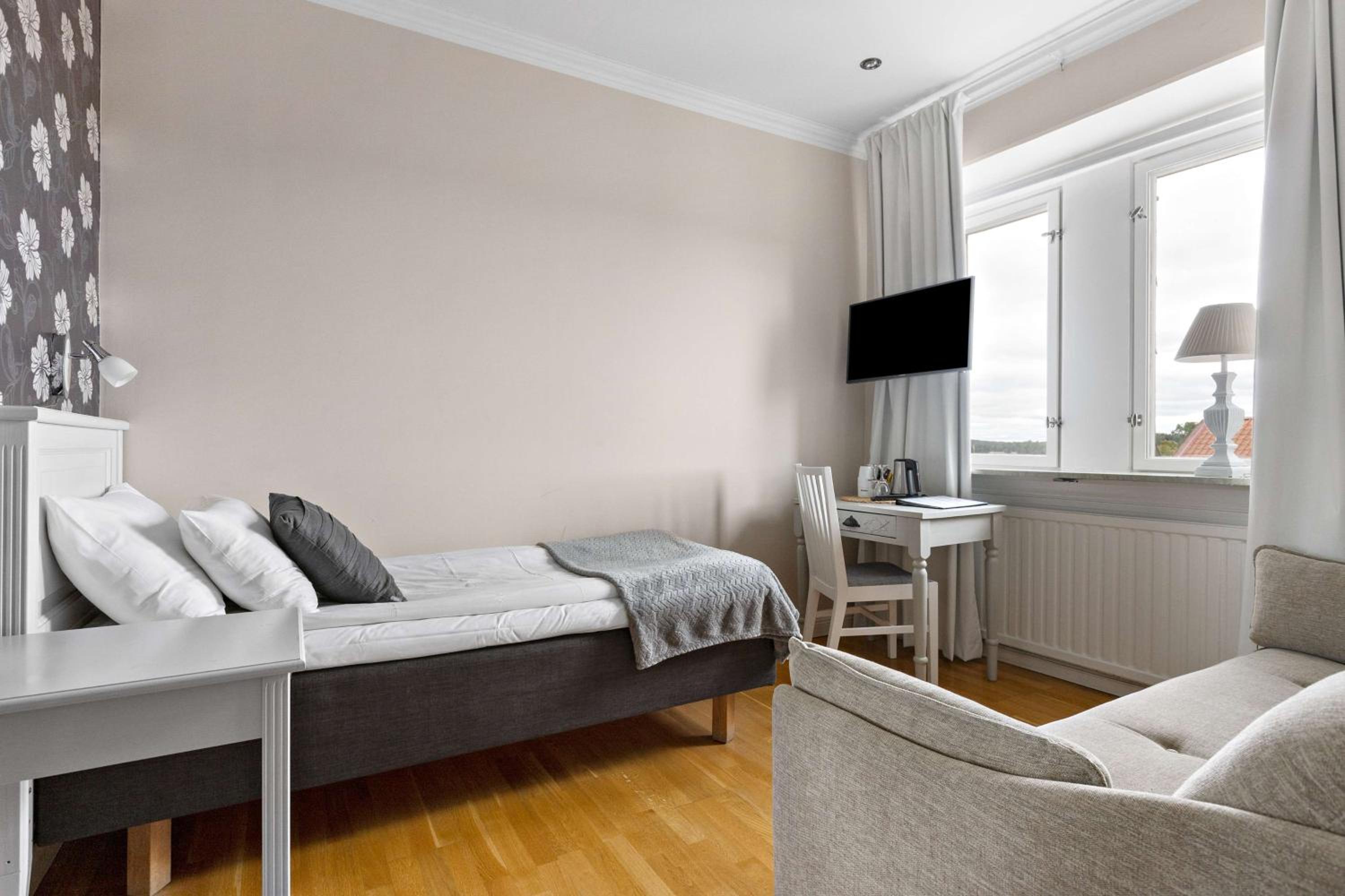 Single Room with Sofa Bed - Non-Smoking photo 1
