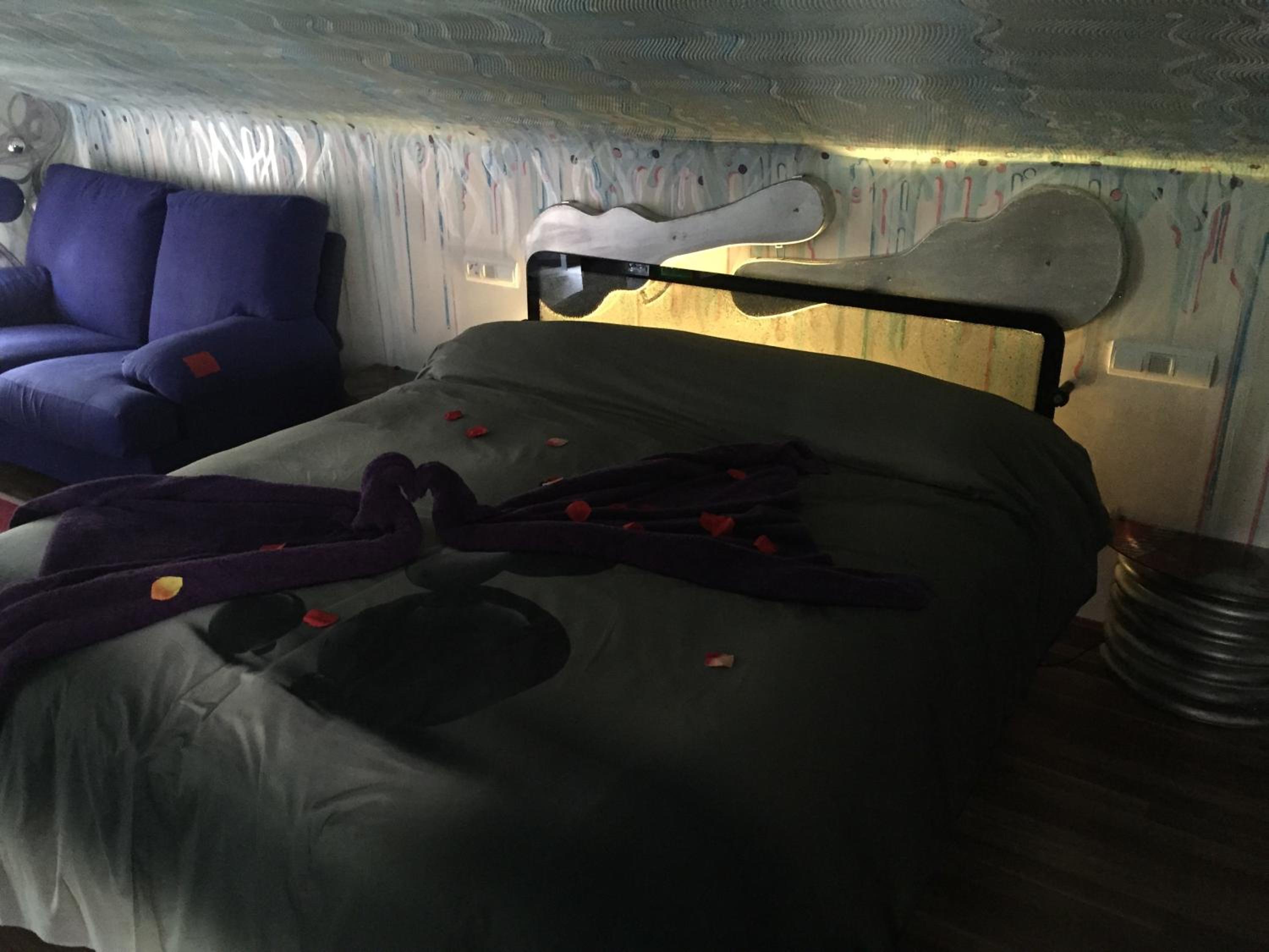 Two-Bedroom Suite - Photo 47