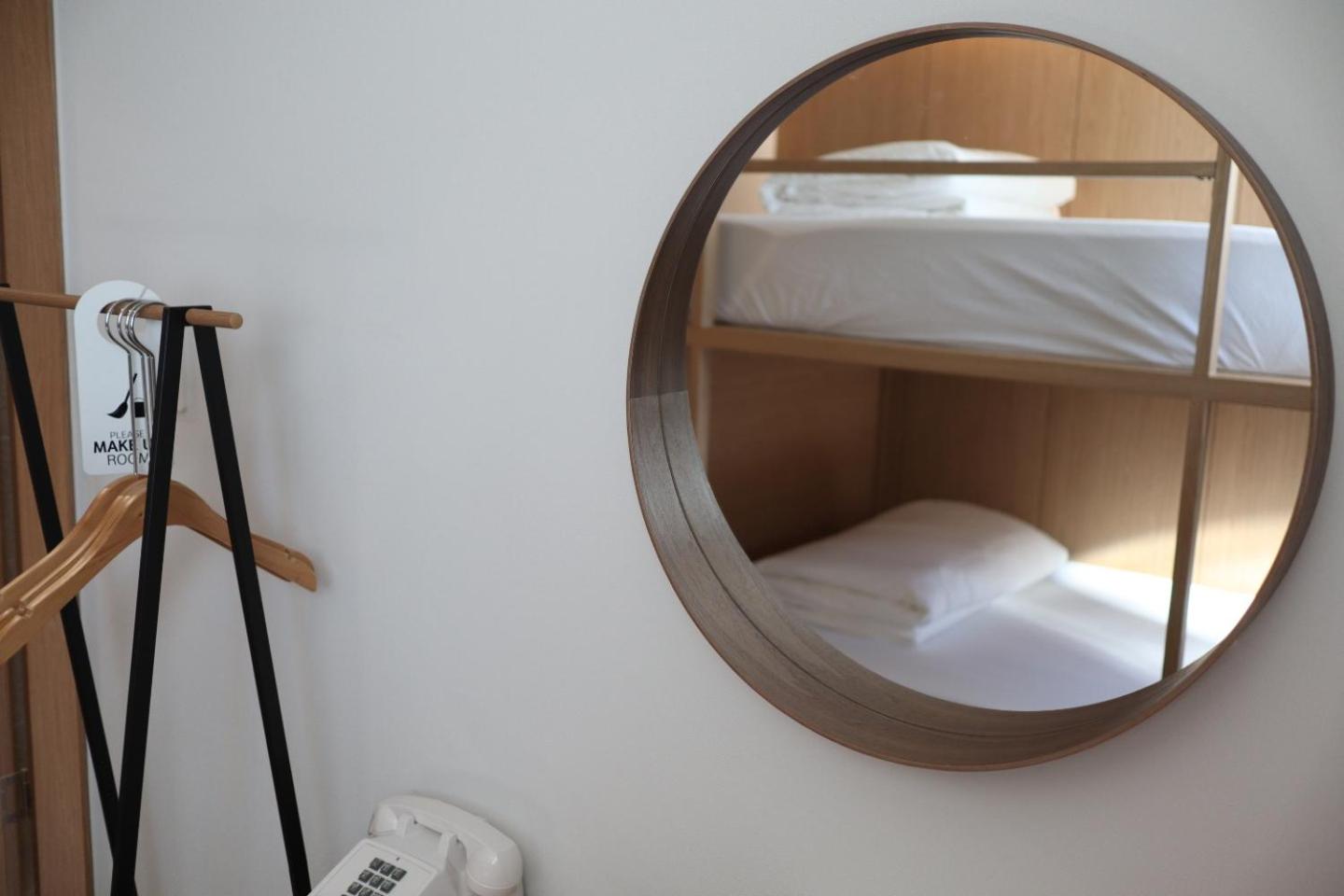 Family Suite with Balcony - Photo 2