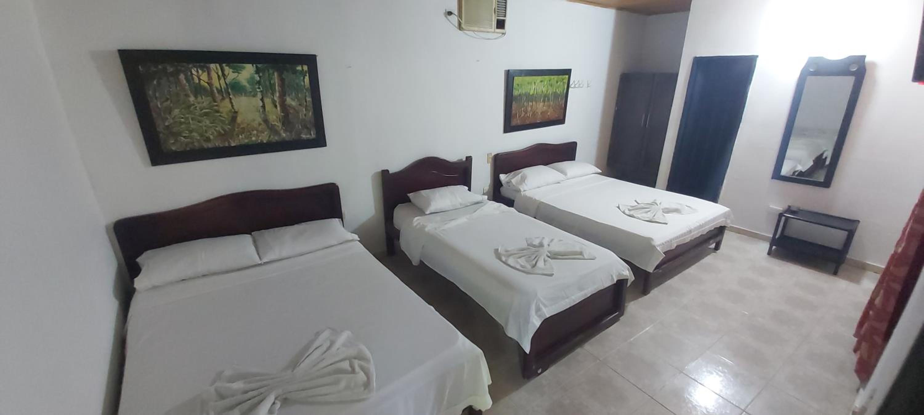 Basic Triple Room with Shared Bathroom photo 2